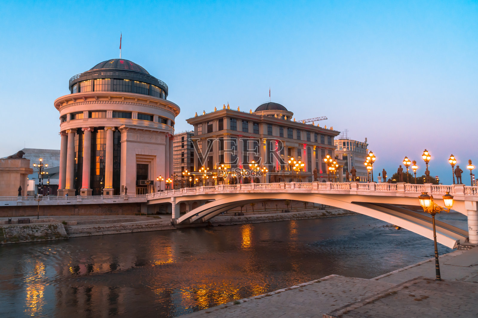 斯科普里的夜景照片摄影图片