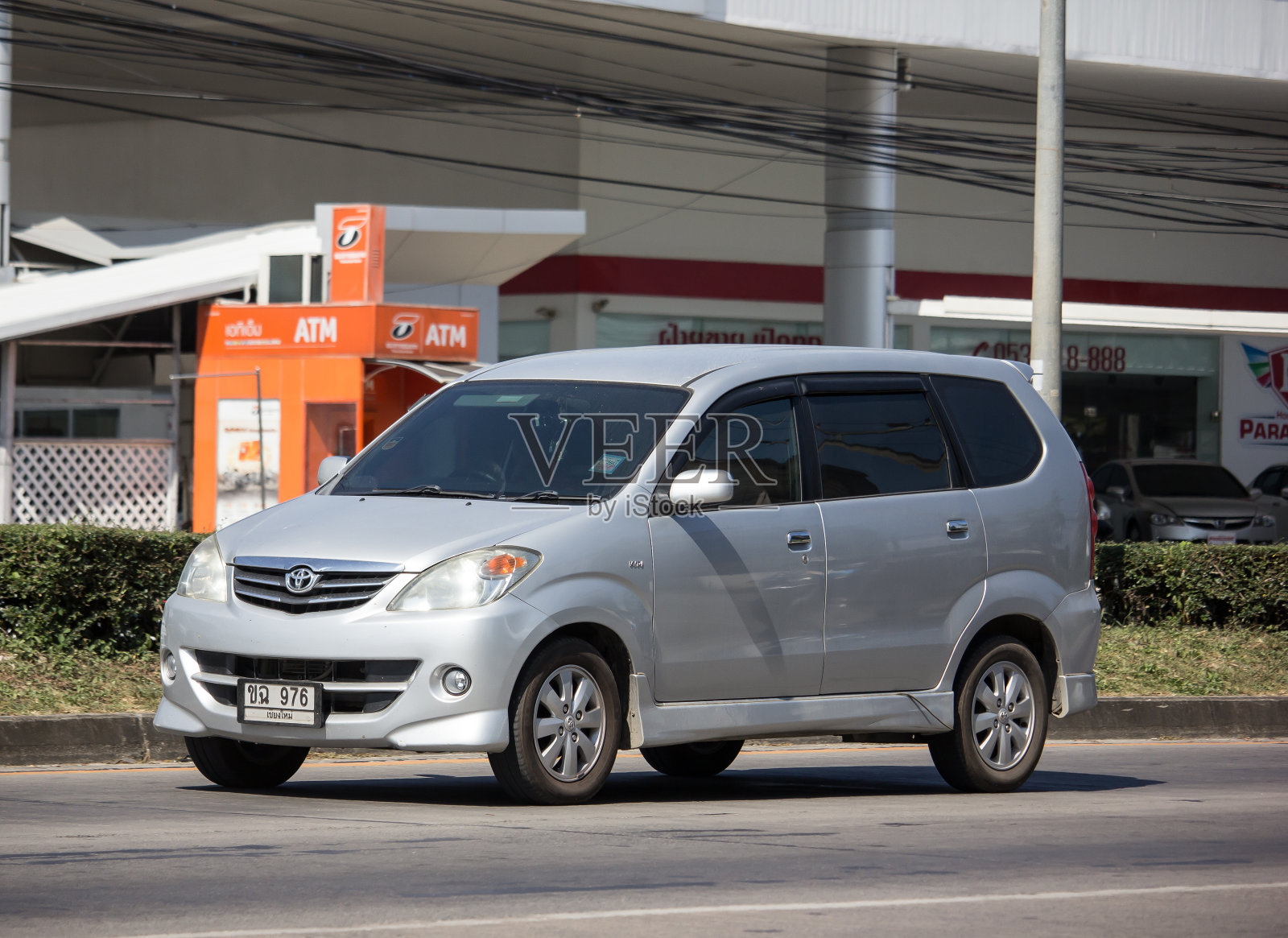 私人丰田Avanza车。照片摄影图片