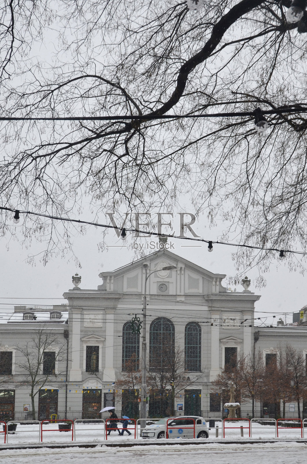 布拉迪斯拉发的旧市场大厅。照片摄影图片