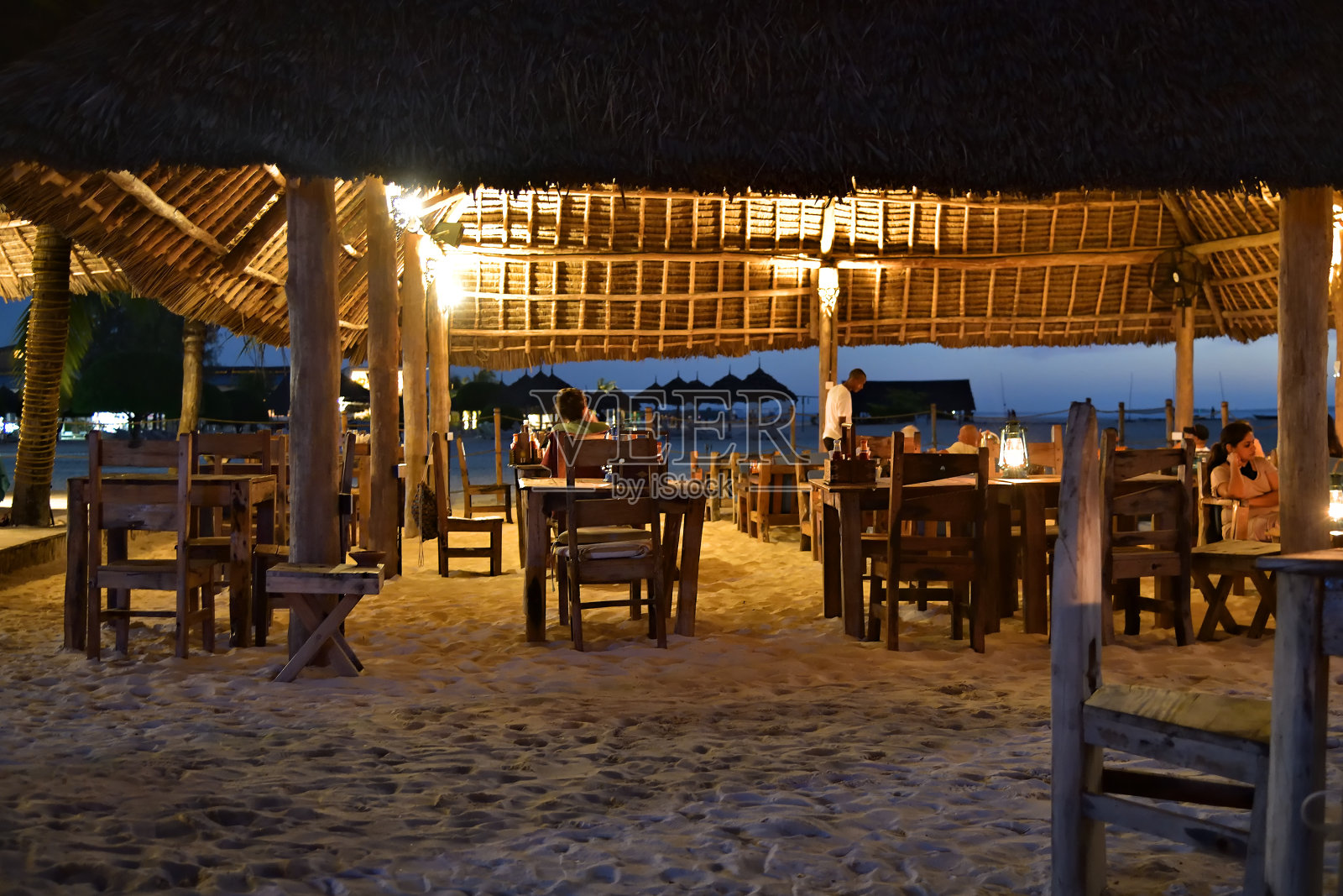 Kendwa Rocks Resort餐厅。非洲坦桑尼亚桑给巴尔岛照片摄影图片