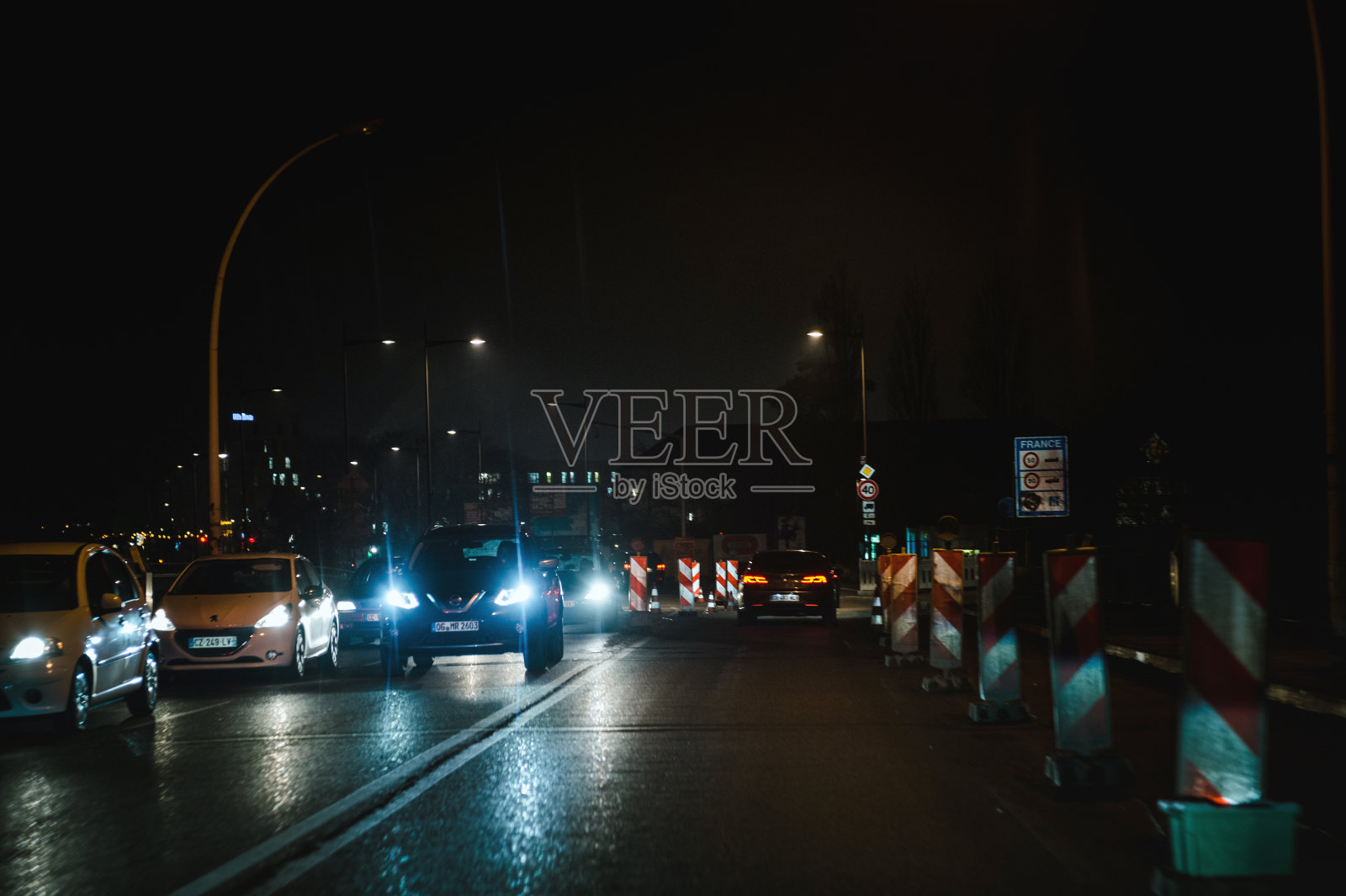 使法国和德国边境之间的队伍堵塞照片摄影图片