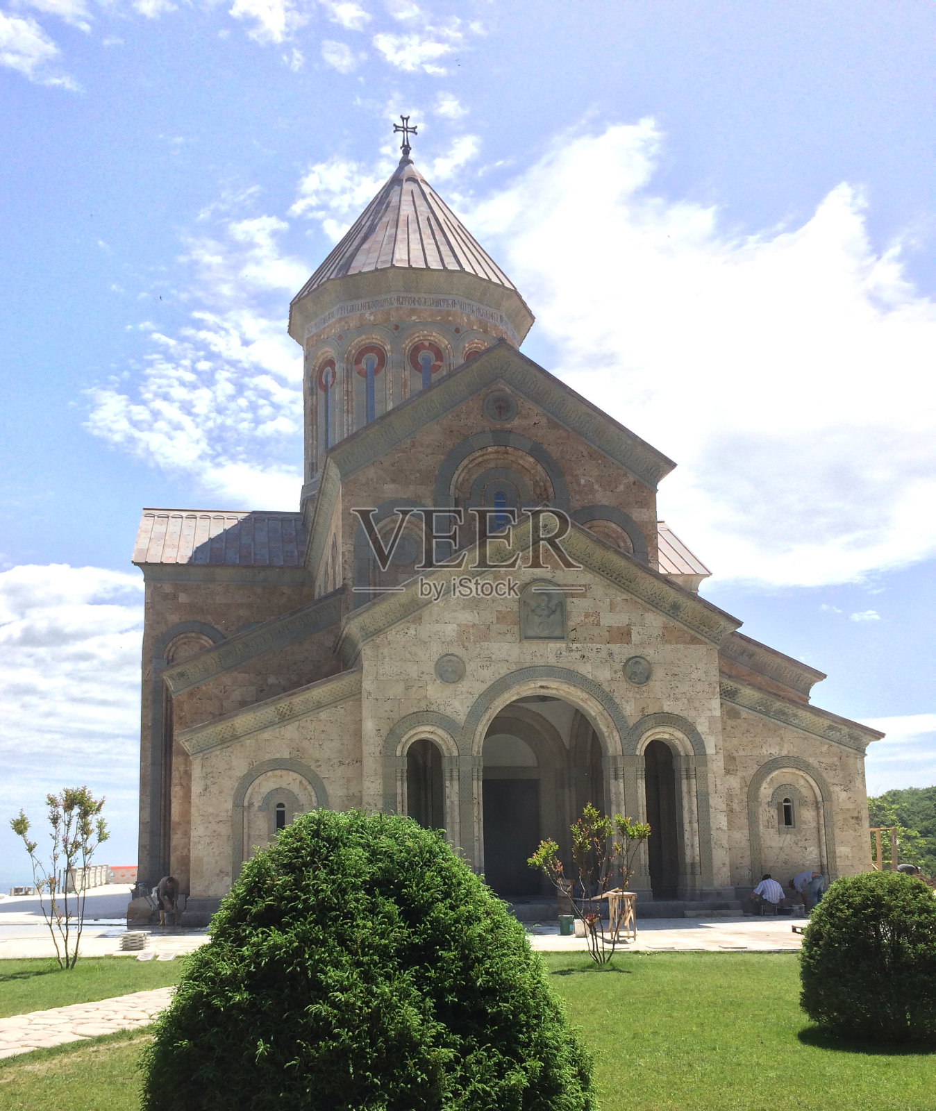 锡格纳吉，卡赫季亚格鲁吉亚 - 2019年5月15日：博德比修道院。格鲁吉亚启蒙者圣尼诺的遗物安息于此。照片摄影图片