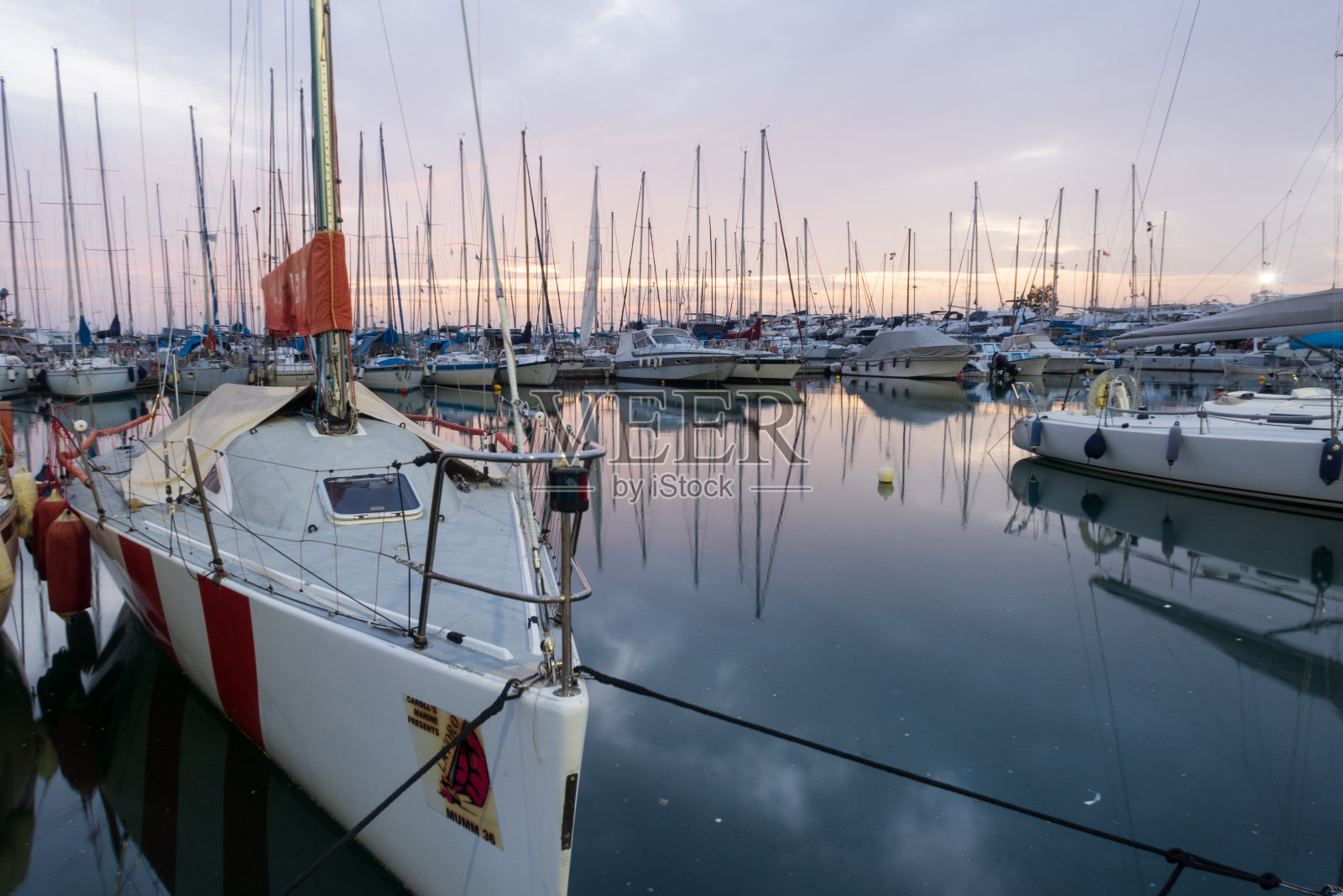 希腊雅典的弗利斯沃斯码头照片摄影图片