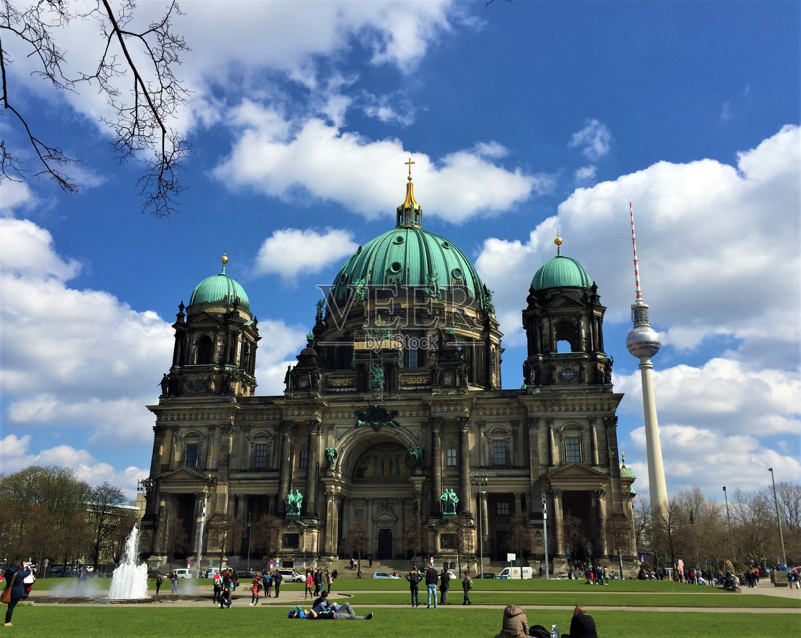 柏林大教堂和电视塔的外景照片摄影图片