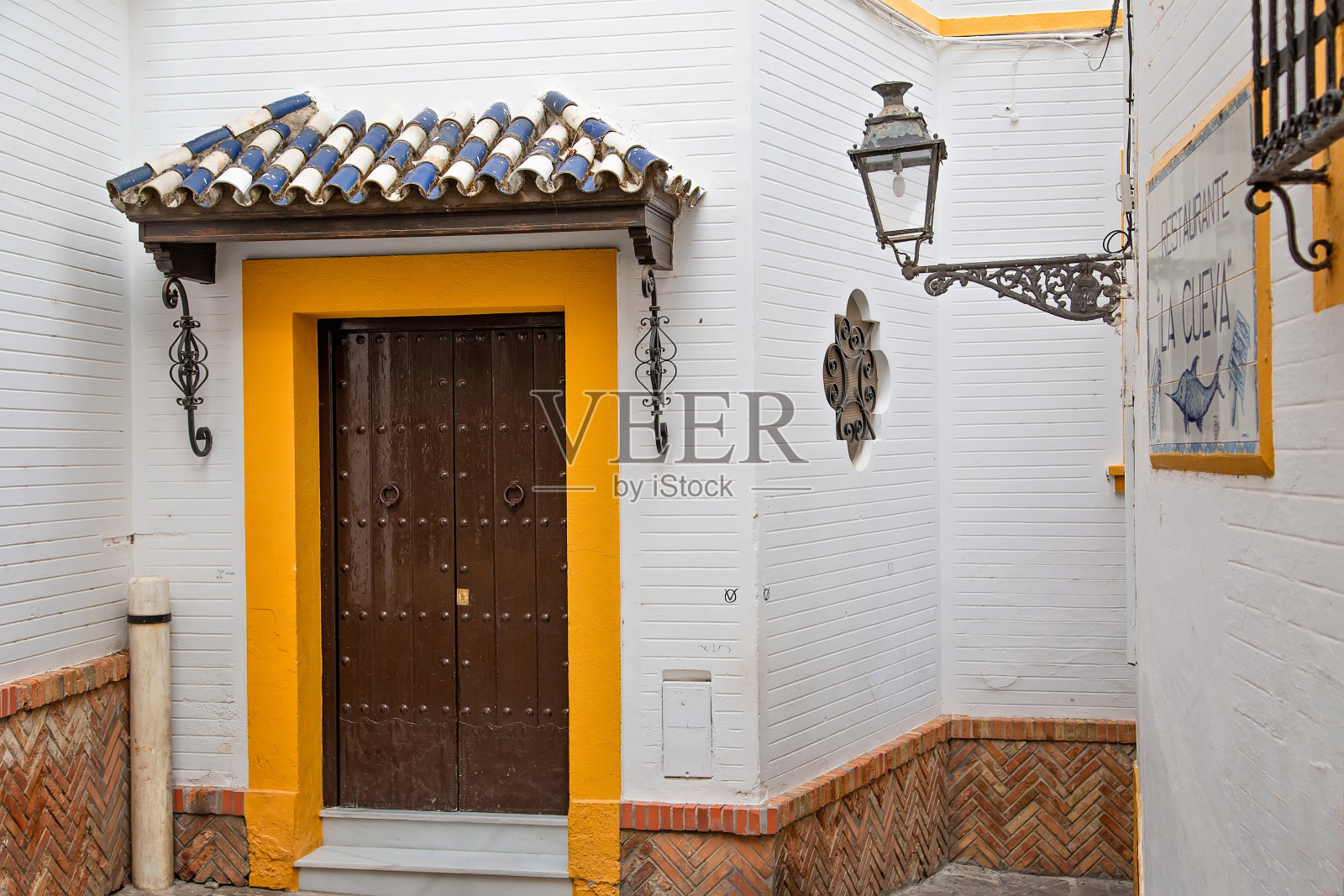 安达卢西亚，塞维利亚街道在风景优美的历史市中心犹太人区附近照片摄影图片