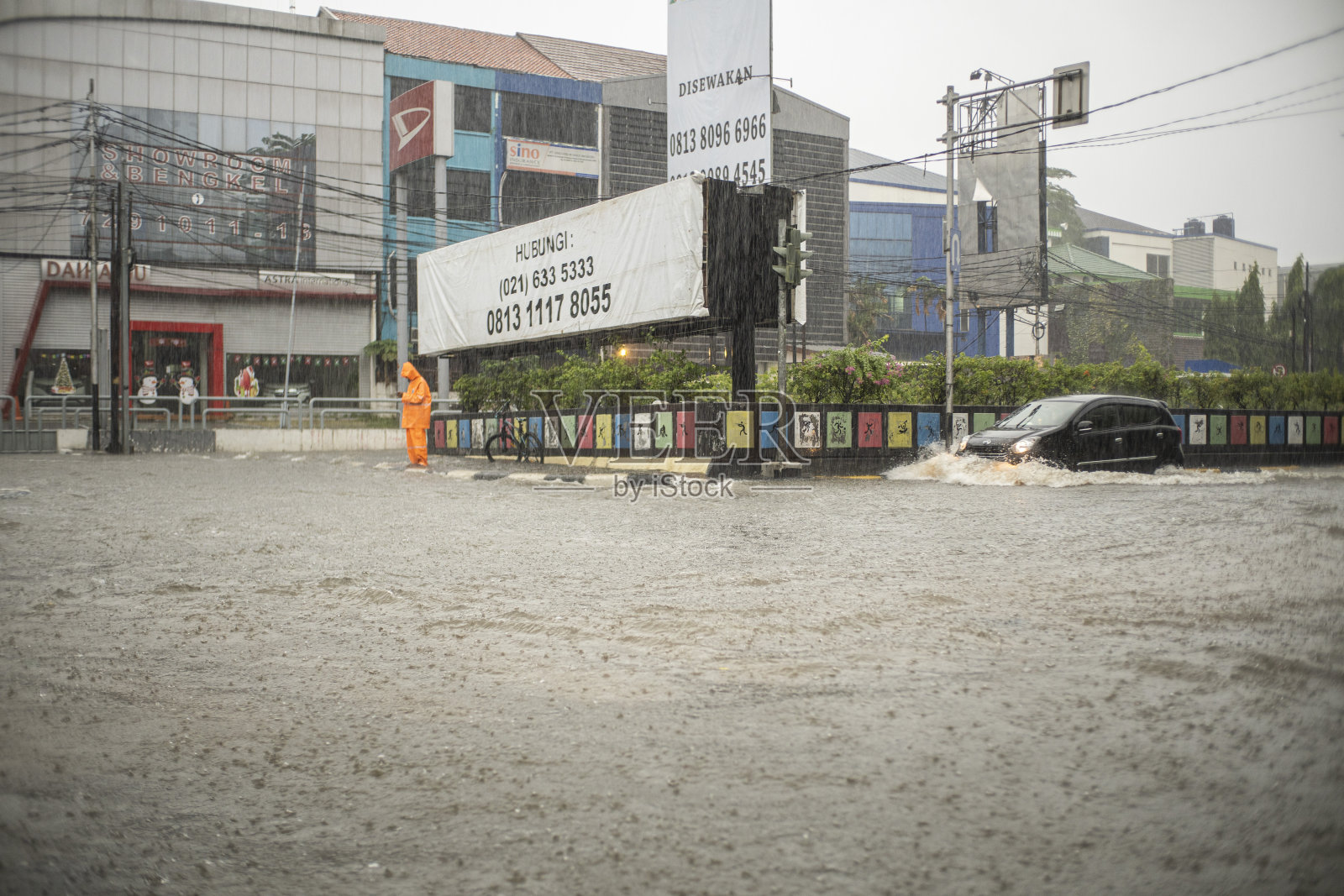 2020年雅加达洪水第一天照片摄影图片