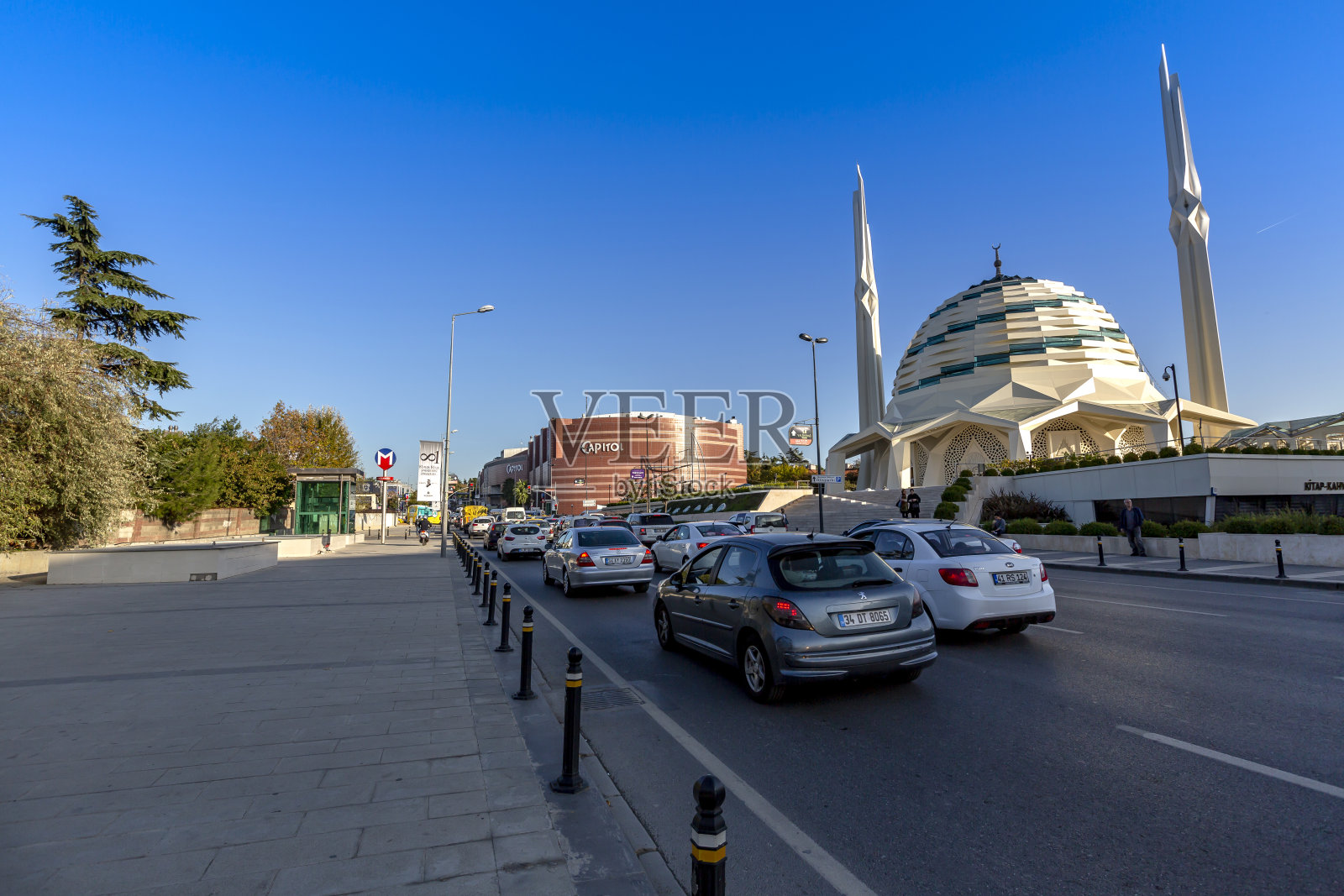 清真寺和汽车照片摄影图片