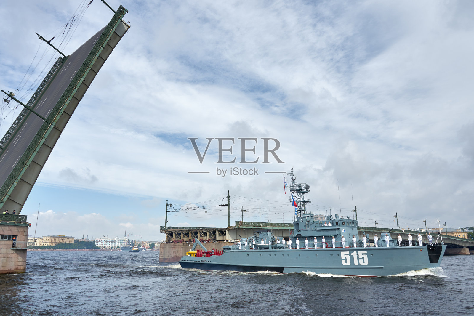 俄罗斯圣彼得堡涅瓦河海军节的军舰和航空照片摄影图片