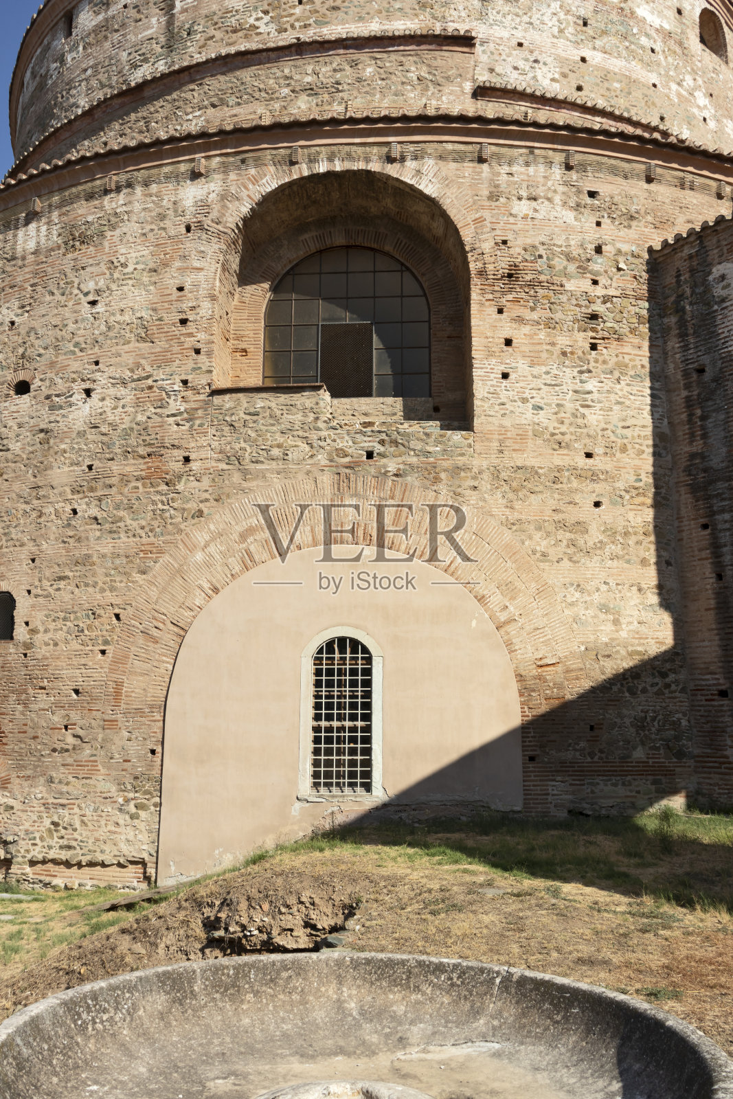 希腊塞萨洛尼基的圆形罗马神庙照片摄影图片