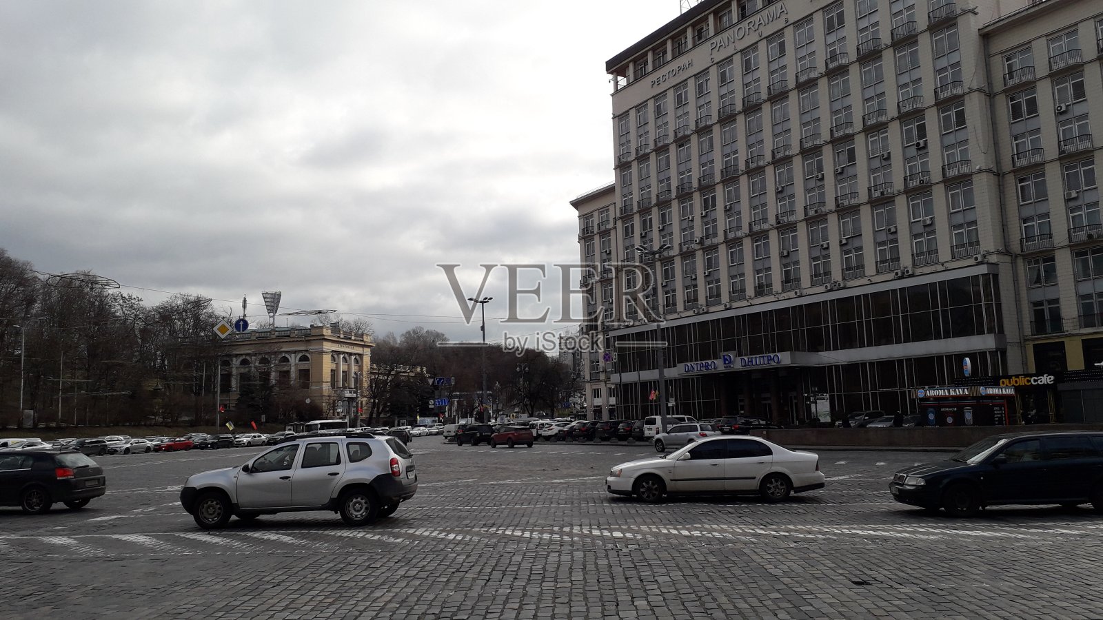 克列夏蒂克市中心街道建筑与交通照片摄影图片