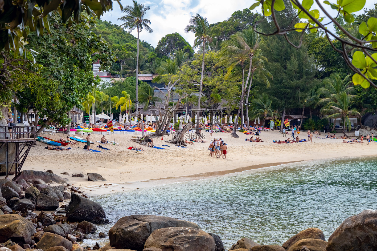 泰国普吉岛的天堂海滩。著名的旅游景点。热带海滩。完美的夏季旅行。照片摄影图片