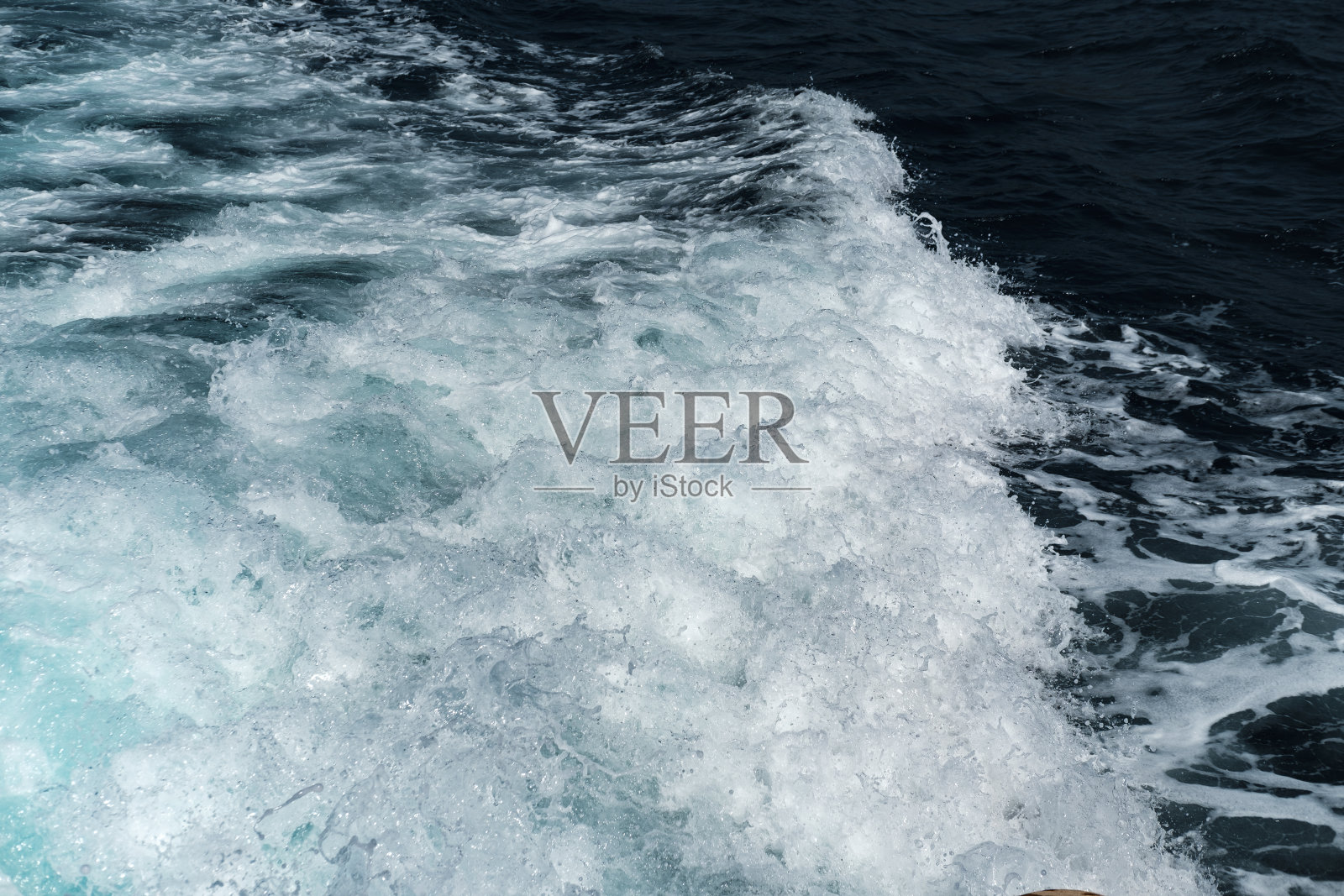 白水海泡沫如死水或轨道后的船只，快艇，摩托艇，船舶照片摄影图片