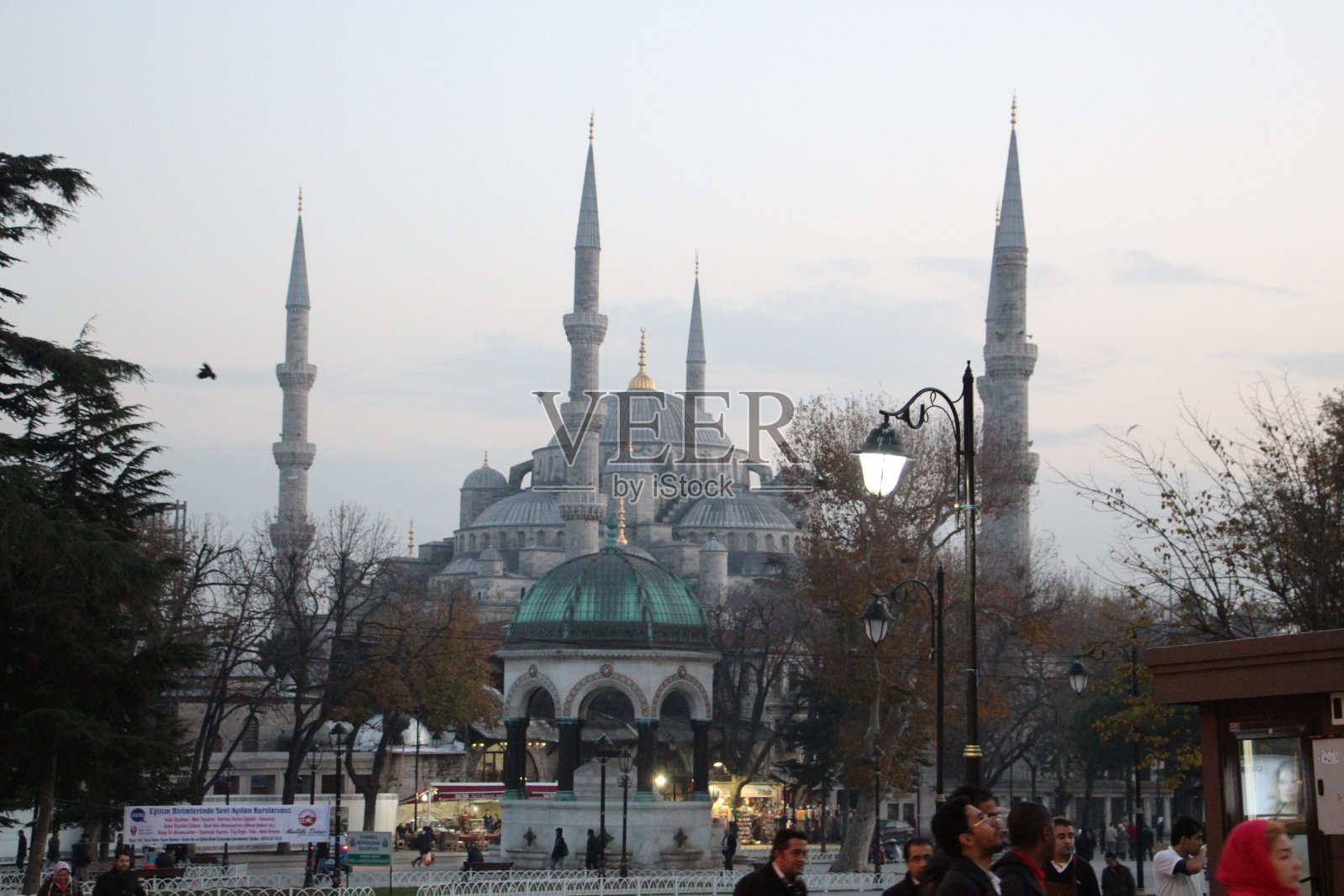 苏丹艾哈迈德清真寺蓝色清真寺晚上拍摄与城市生活照片摄影图片