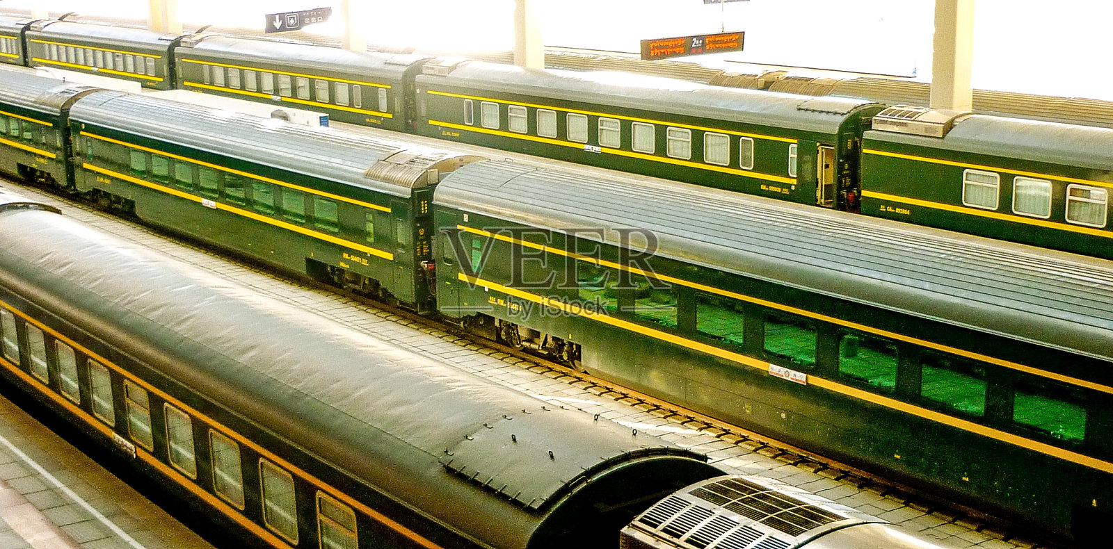 拉萨火车站，世界上最高的铁路，延伸到北京的青藏铁路的起点照片摄影图片