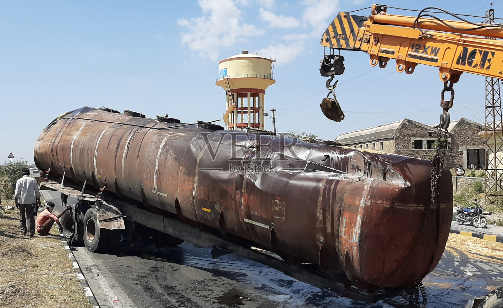 印度:德里-艾哈迈达巴德国道发生交通事故照片摄影图片