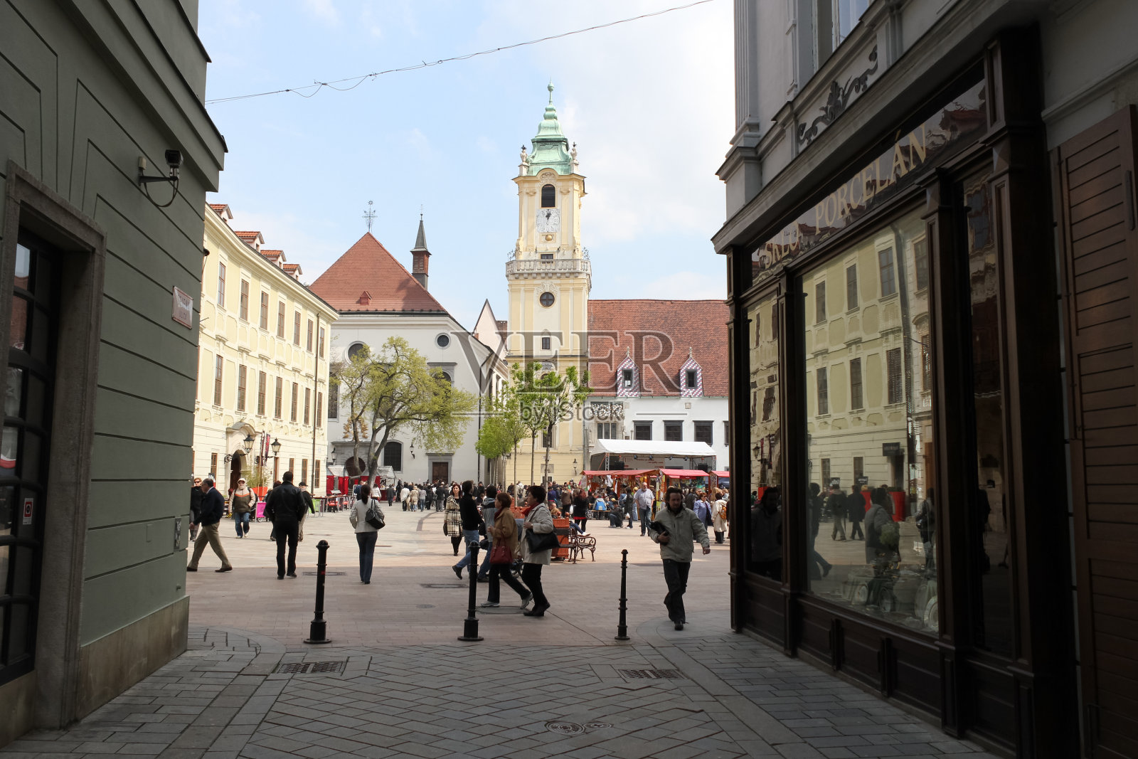 从塞琳娜广场可以看到帕拉屋的塔。照片摄影图片