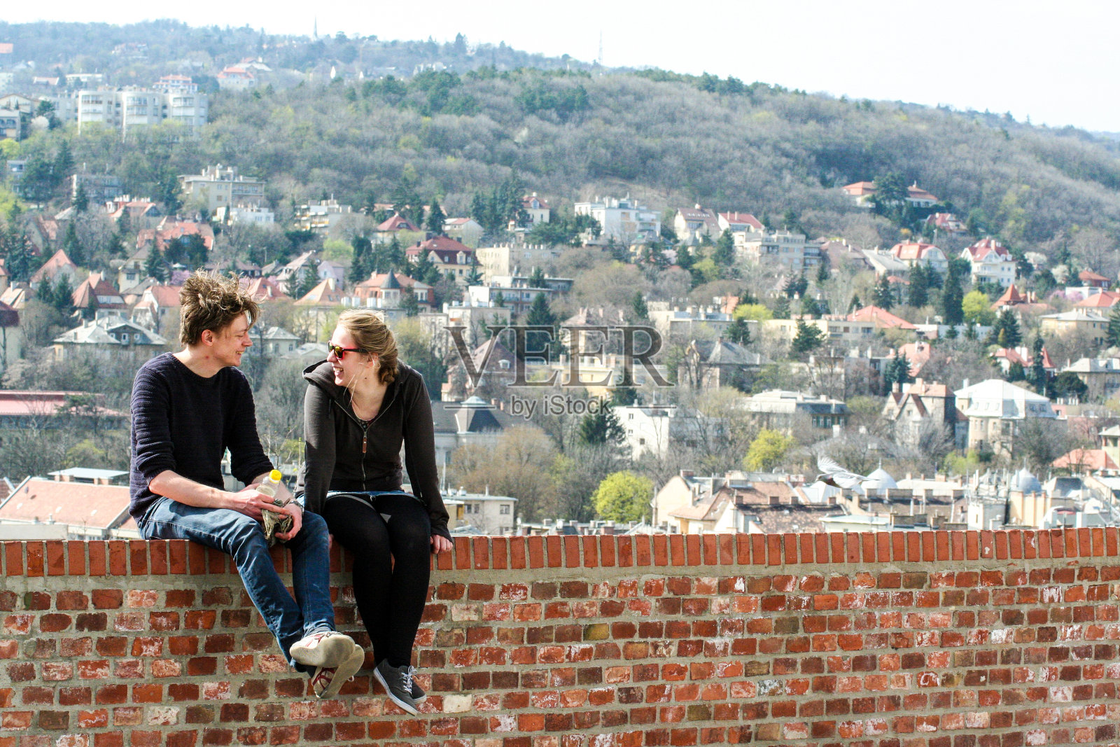 布达佩斯的当地人和游客照片摄影图片