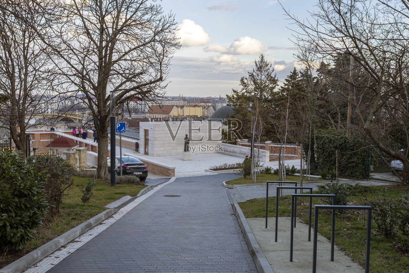 居尔巴巴墓是匈牙利布达佩斯冬日里的一座陵墓。照片摄影图片