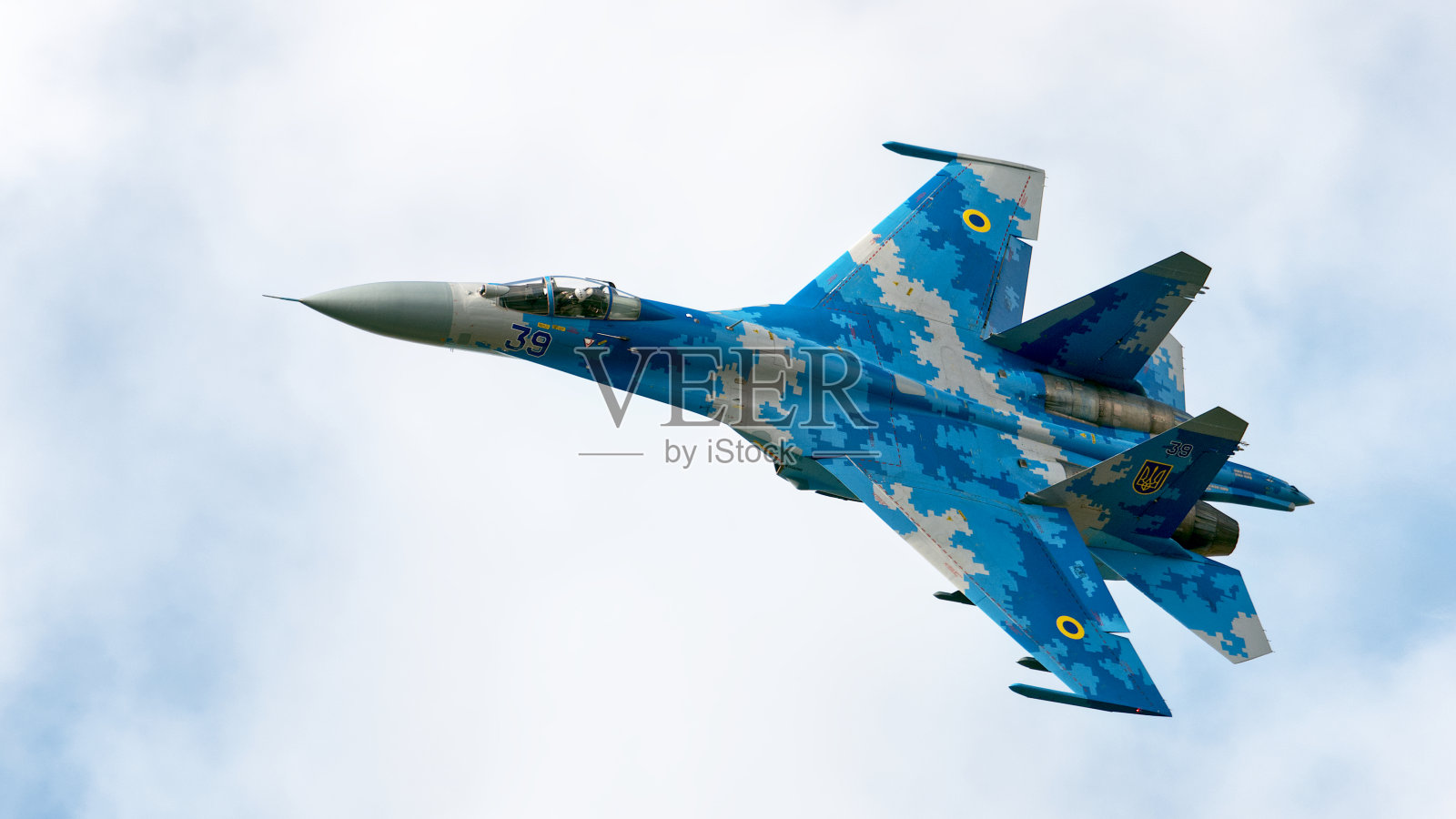 侧卫照片摄影图片