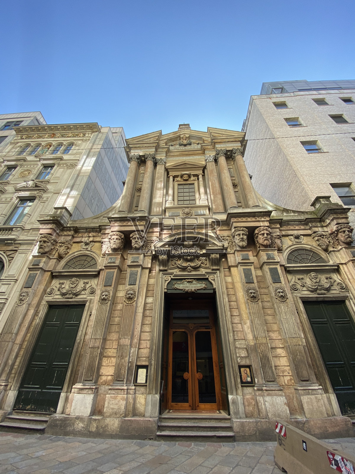 米兰圣拉斐尔教堂照片摄影图片