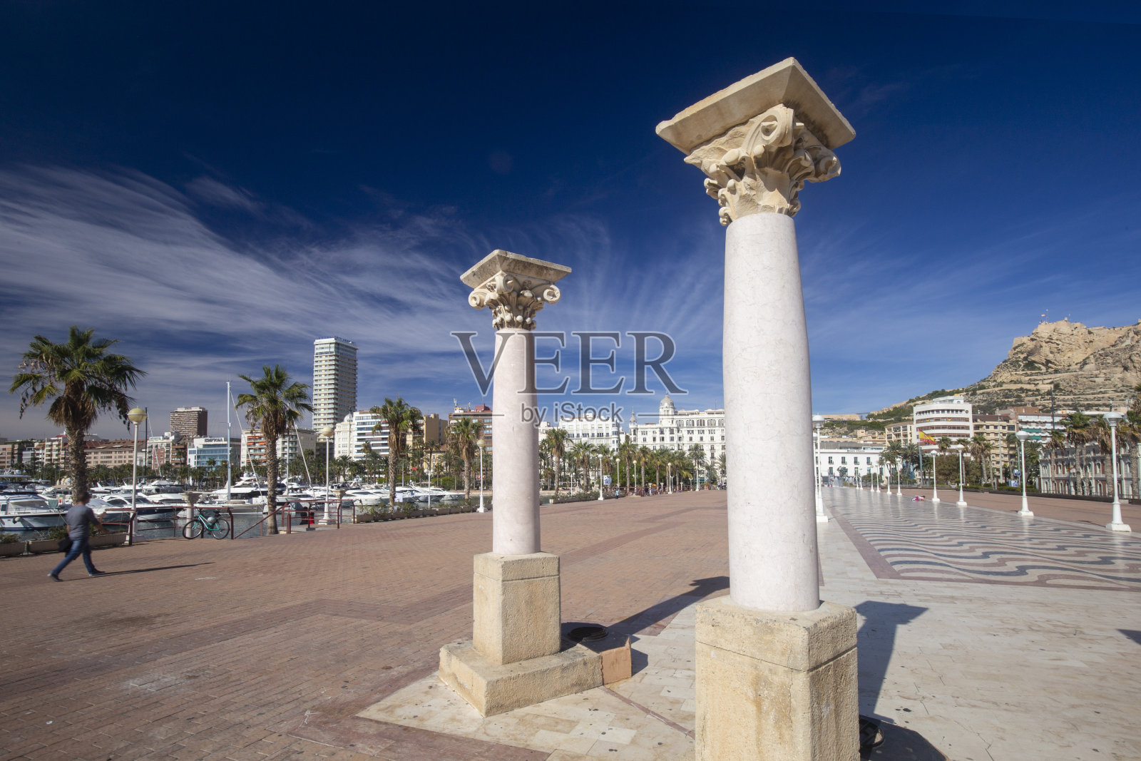 海滨长廊，美丽的建筑物。照片摄影图片