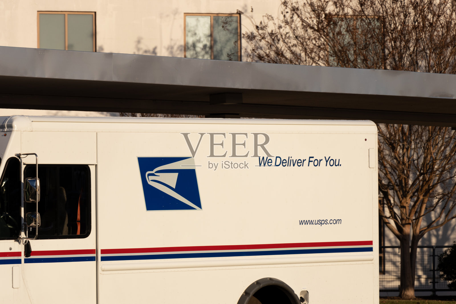 美国邮政服务卡车停在里根国家机场照片摄影图片