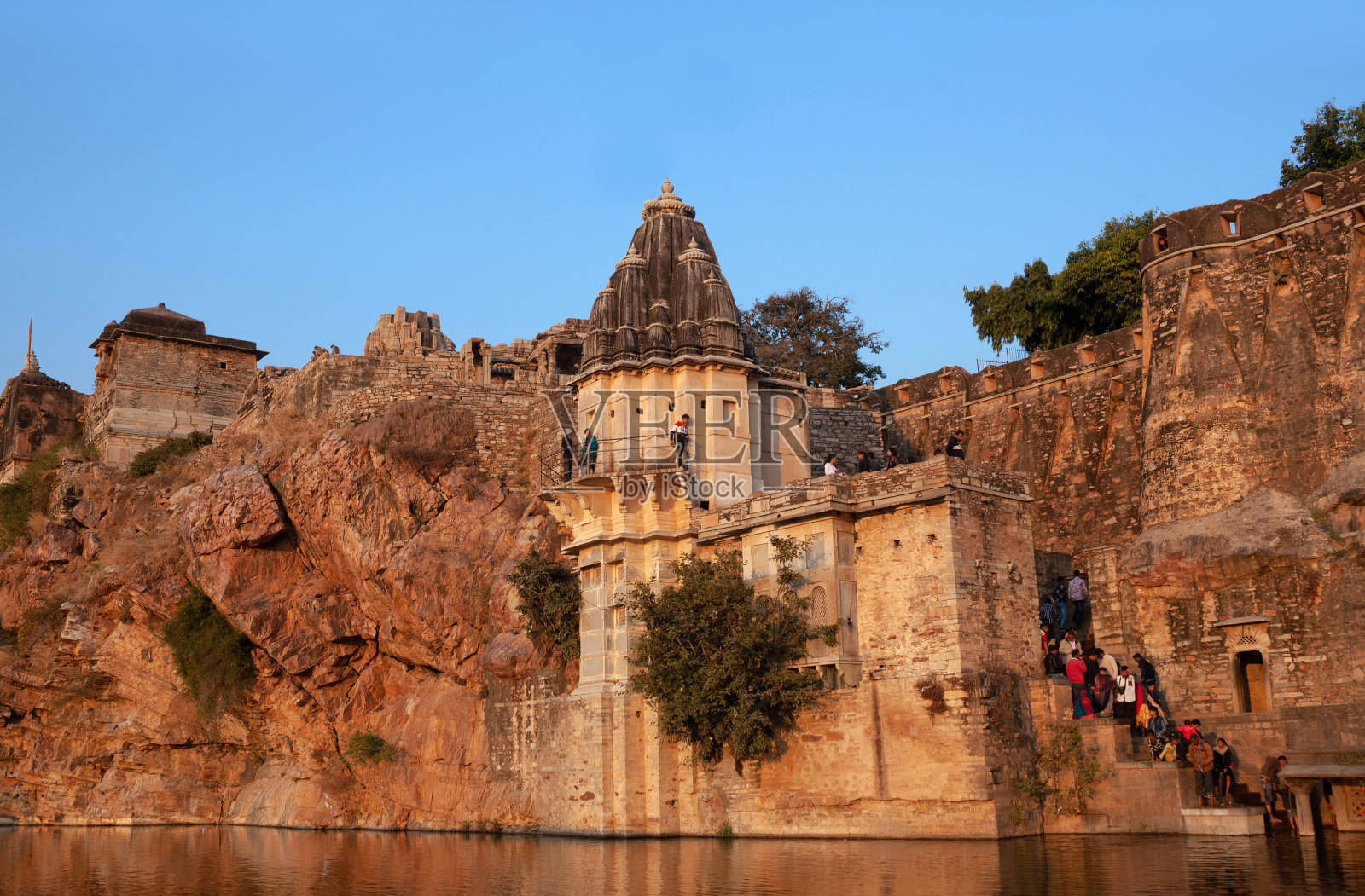 印度拉贾斯坦邦Chittorgarh Chittor Fort的Gaumukh水库。从7世纪开始，这座堡垒是梅瓦尔王国的首都照片摄影图片