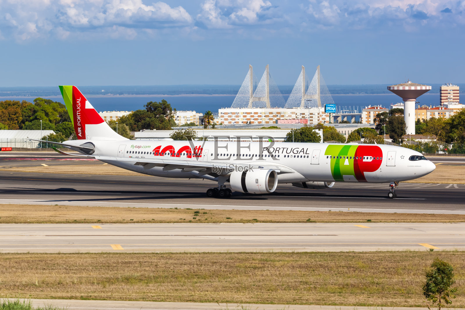 TAP葡萄牙航空公司空客A330-900neo飞机在葡萄牙里斯本机场照片摄影图片