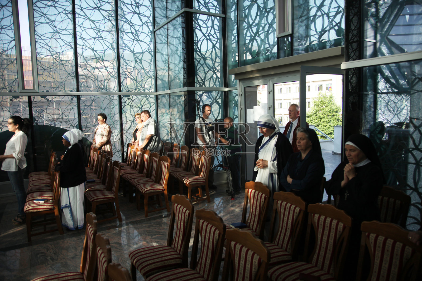 在马其顿斯科普里特蕾莎修女纪念堂的小教堂做弥撒照片摄影图片