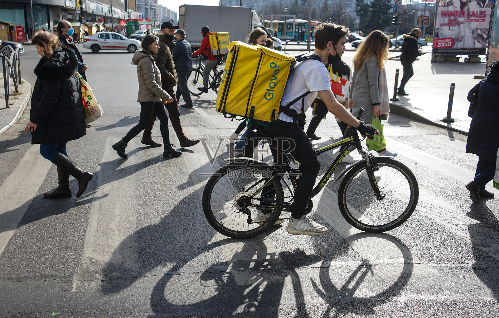 食品快递员-布加勒斯特照片摄影图片