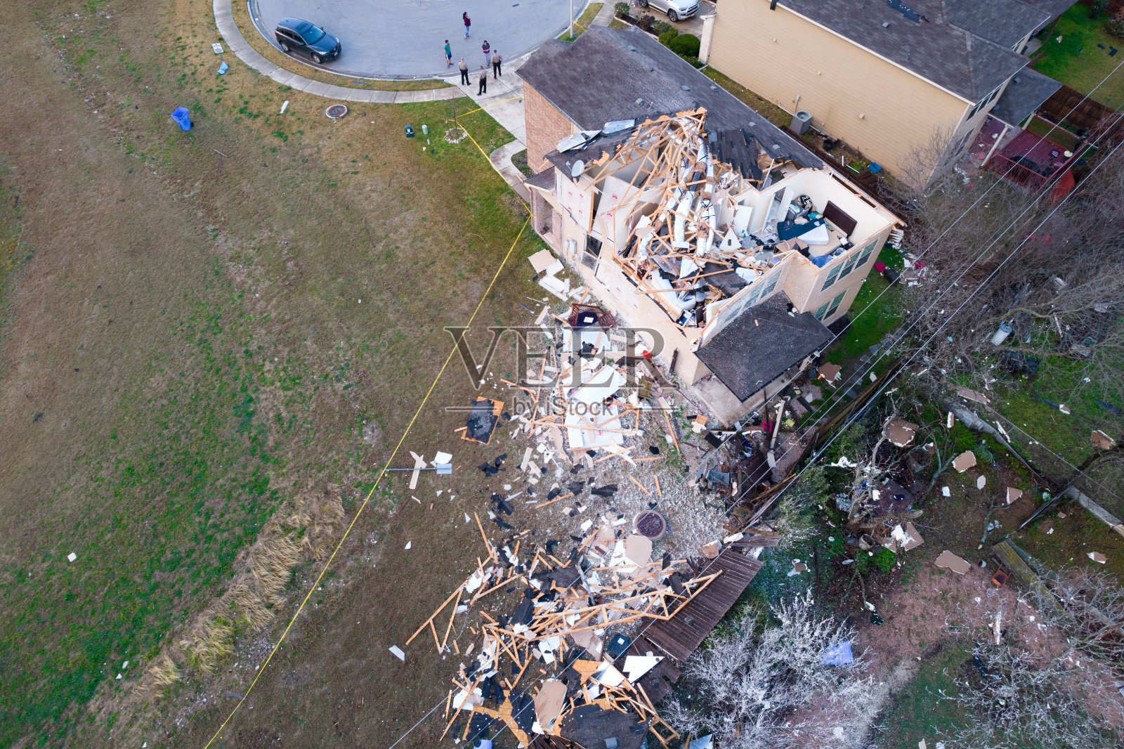 龙卷风后的搜救照片摄影图片