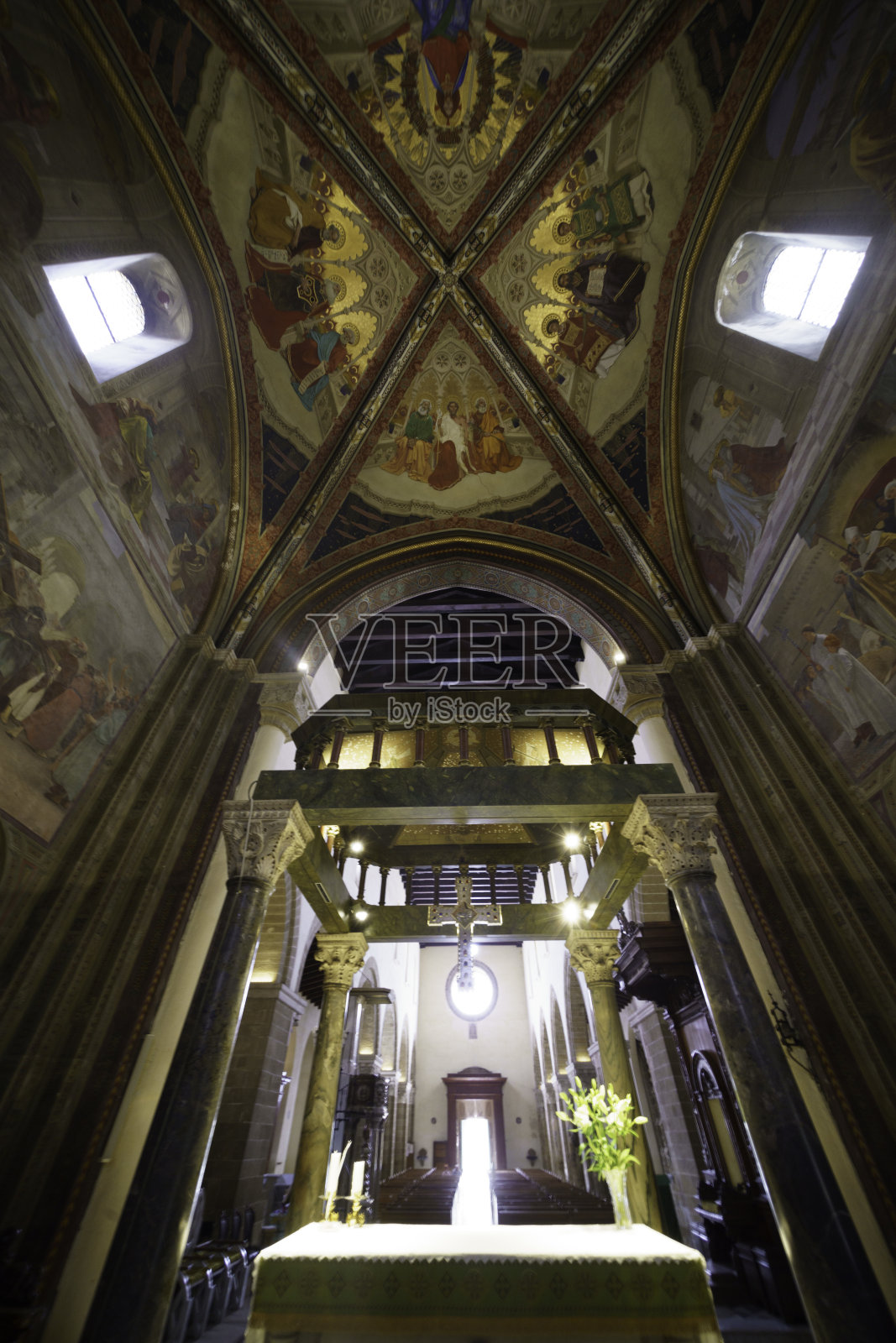 Nardò，莱切省的历史名城，阿普利亚。教堂内部照片摄影图片