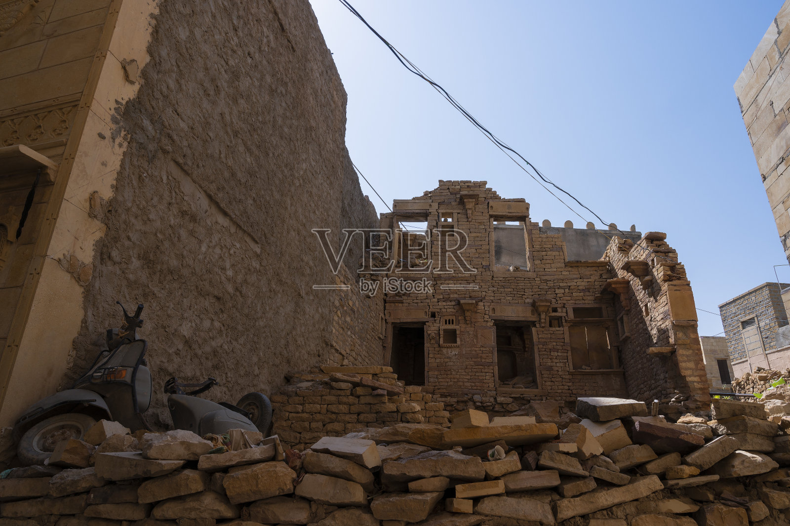 Jaisalmer堡垒或声纳奎拉或金色堡垒，由黄色砂岩，在晨光。联合国教科文组织世界遗产地塔尔沙漠。照片摄影图片