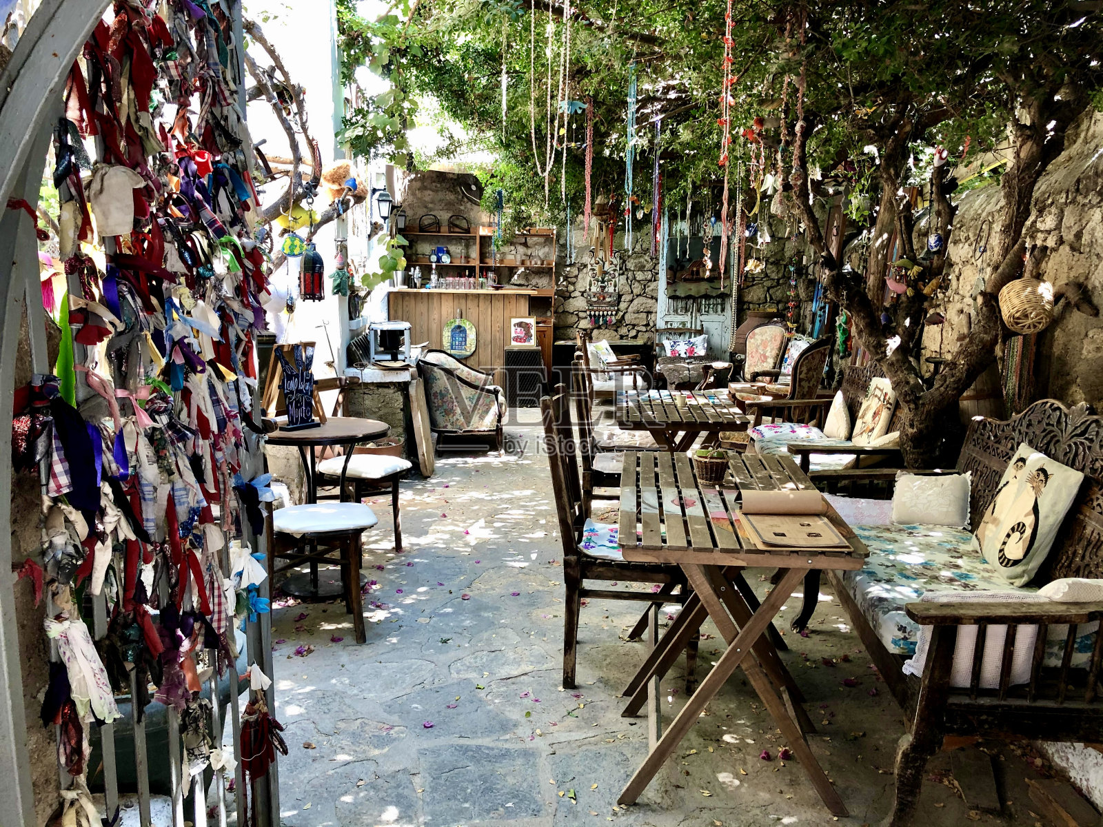 土耳其Alacati村的Boyali Kapi咖啡馆露台景观照片摄影图片