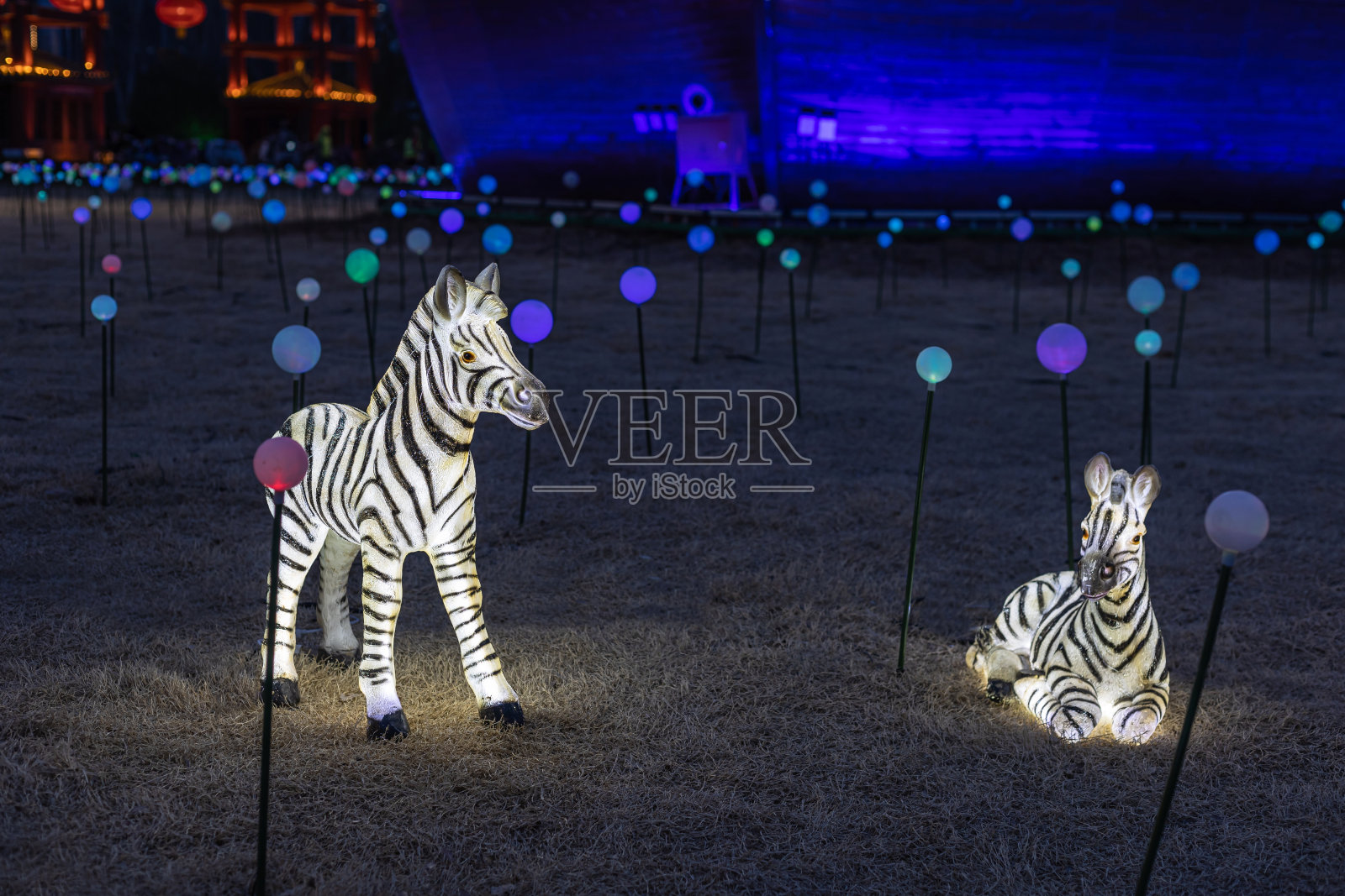 公园里动物形状的灯光照片摄影图片