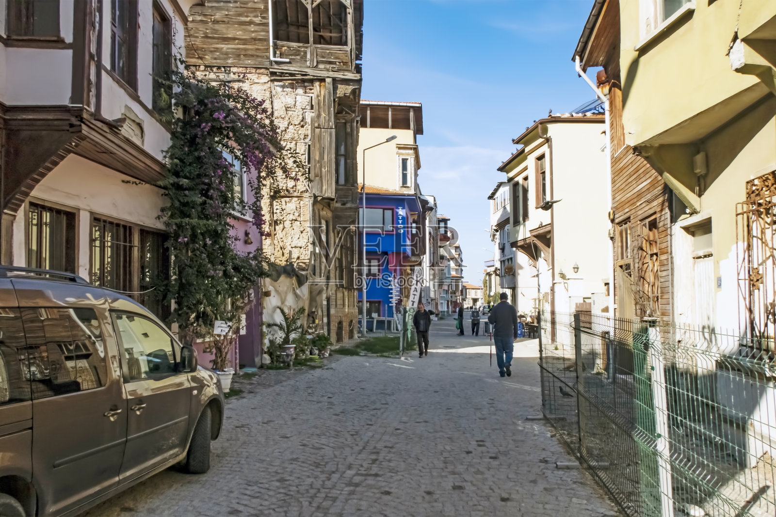 牡丹崖秋日景观与城市景观。照片摄影图片