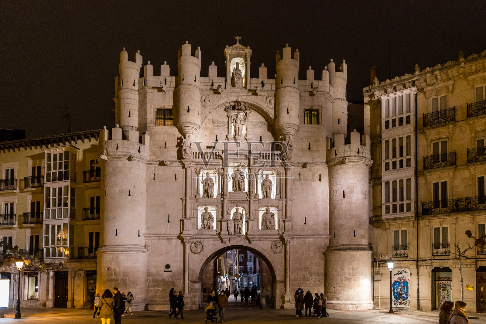 西班牙布尔戈斯的圣玛利亚拱门，是通往城市的中世纪大门之一照片摄影图片