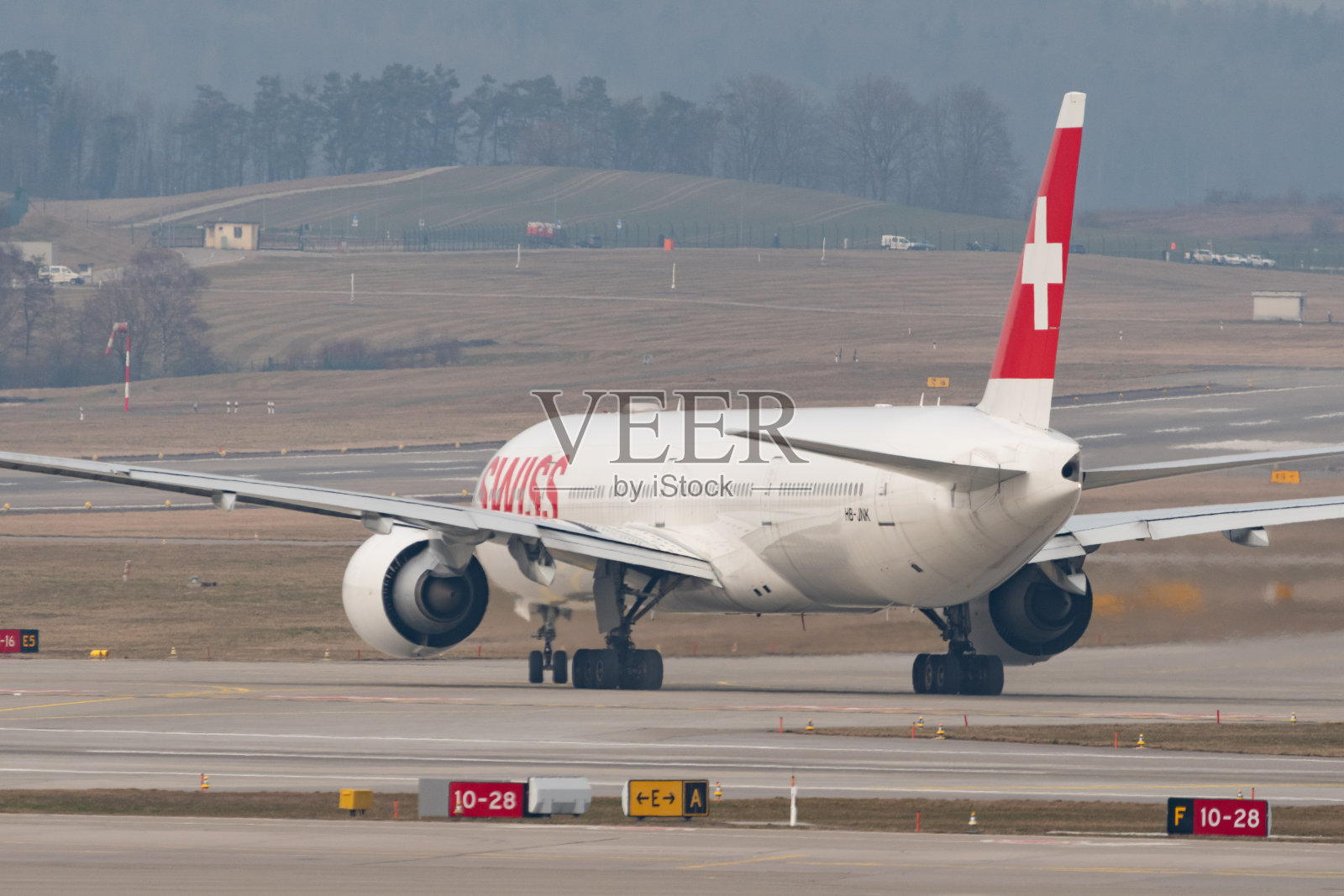 瑞士波音777-300ER飞机在瑞士苏黎世照片摄影图片