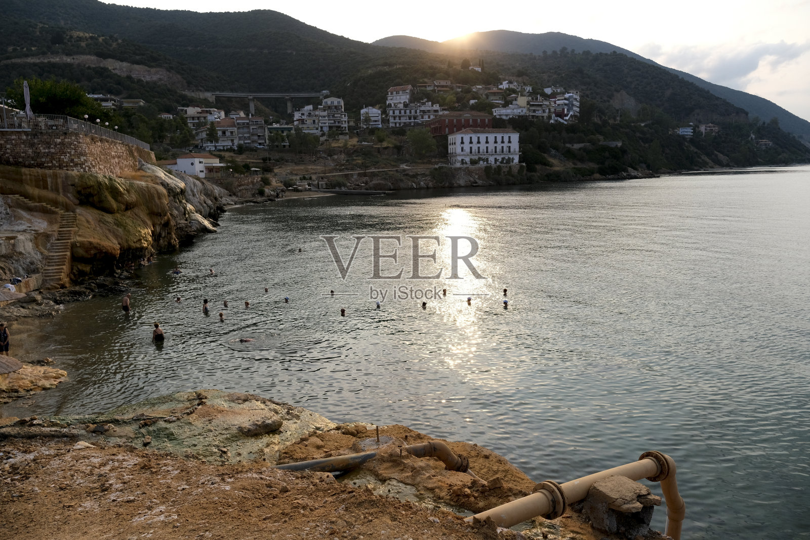 老人在Euboea岛享受大海和阳光照片摄影图片