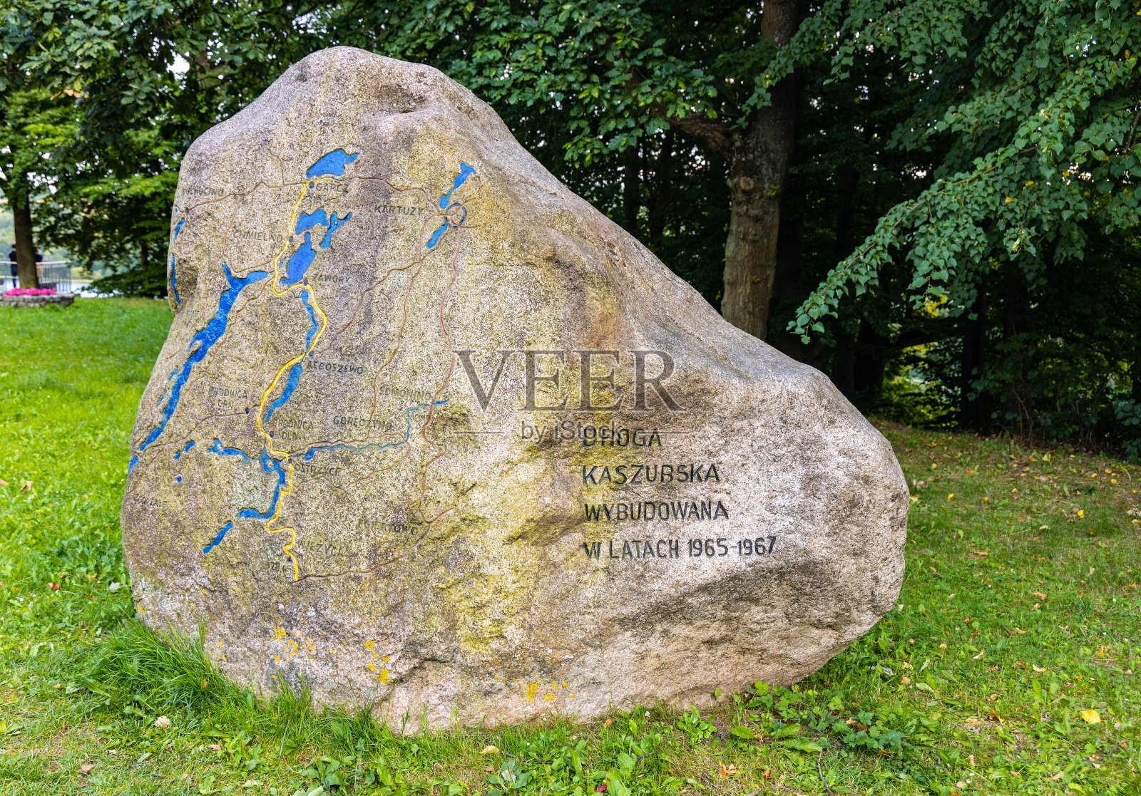 在波兰波美拉尼亚地区的Zlota Gora山顶上建造的Droga Kaszubska景观路线纪念碑照片摄影图片