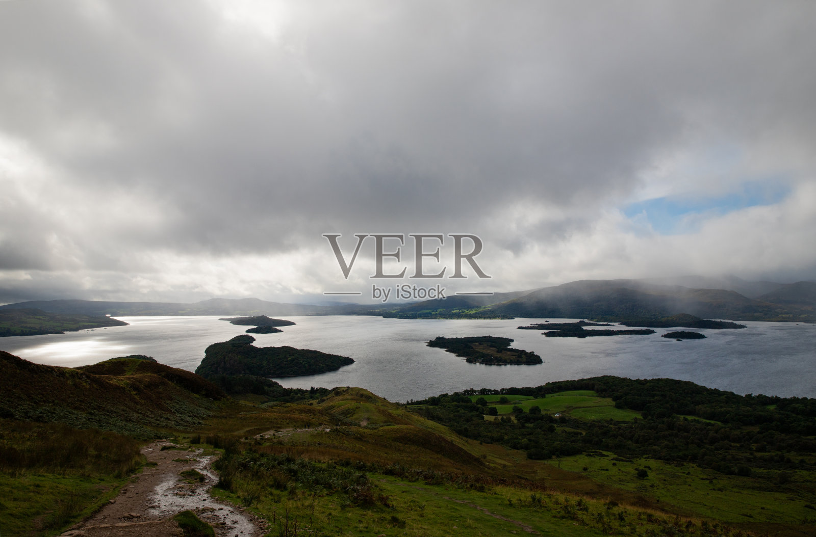 苏格兰洛蒙德湖的锥形山景照片摄影图片