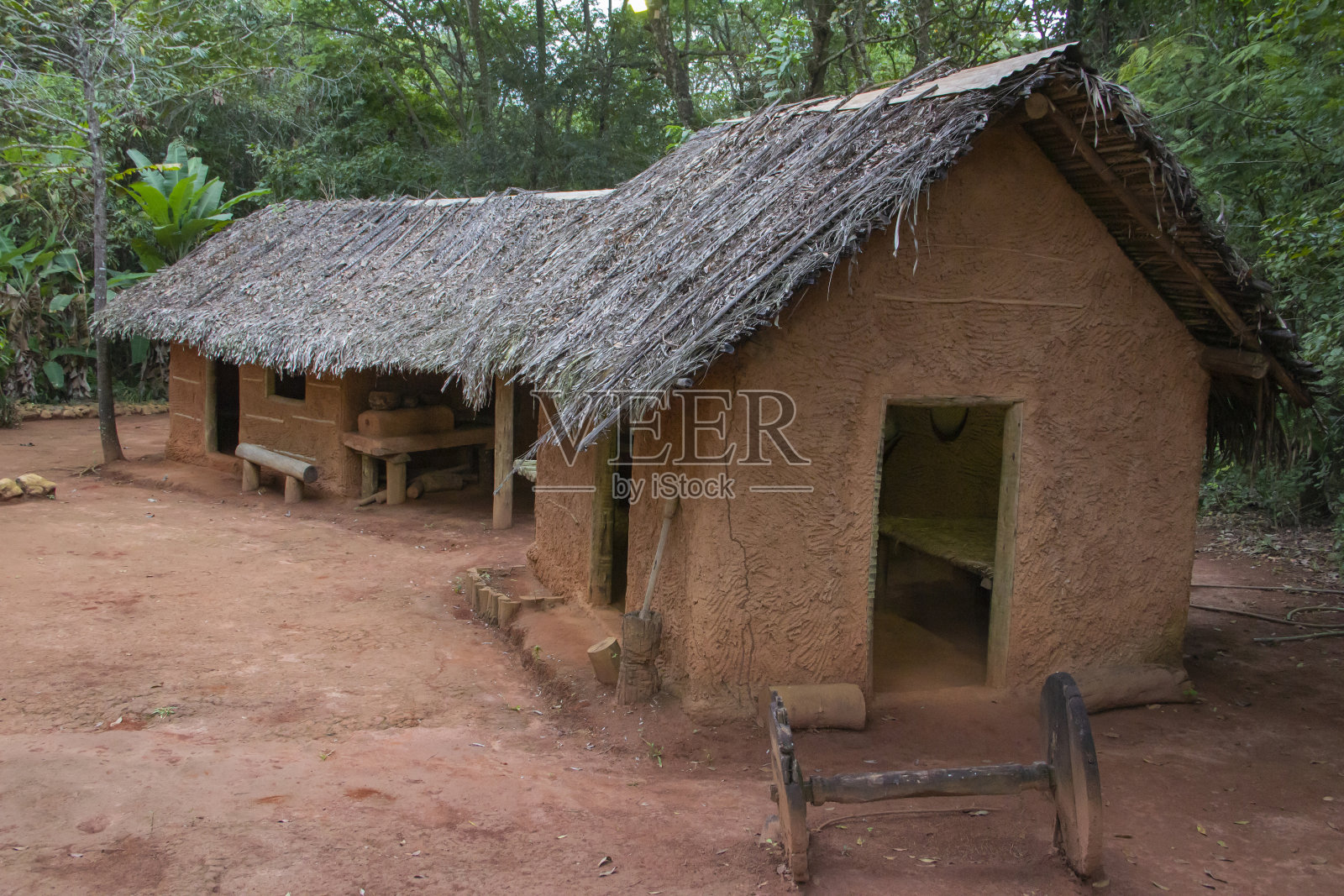 这些印度小屋属于Goiania的城市照片摄影图片