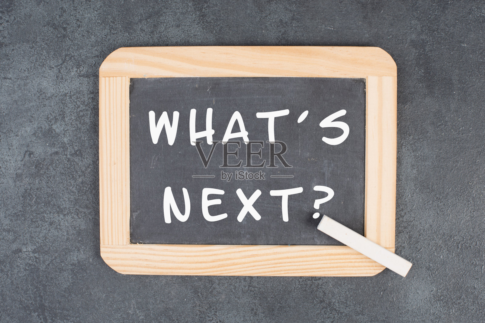 短语what’s next是站在黑板上，有新的目标和策略，为未来制定计划照片摄影图片