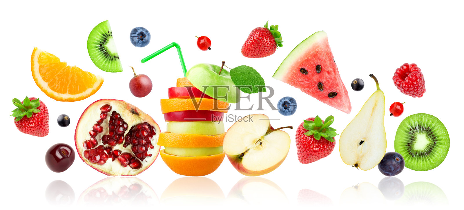 混合水果在白色的背景。堆栈的水果。水果下降。照片摄影图片