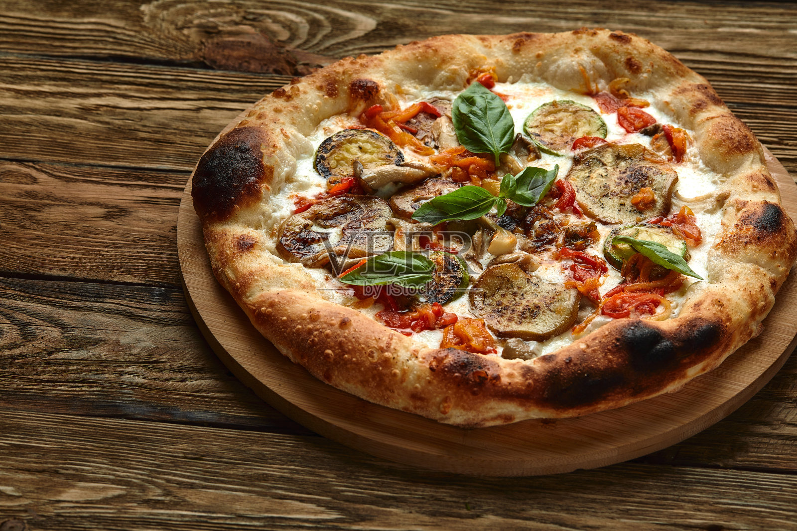 食物背景素食切片披萨配各种蔬菜照片摄影图片