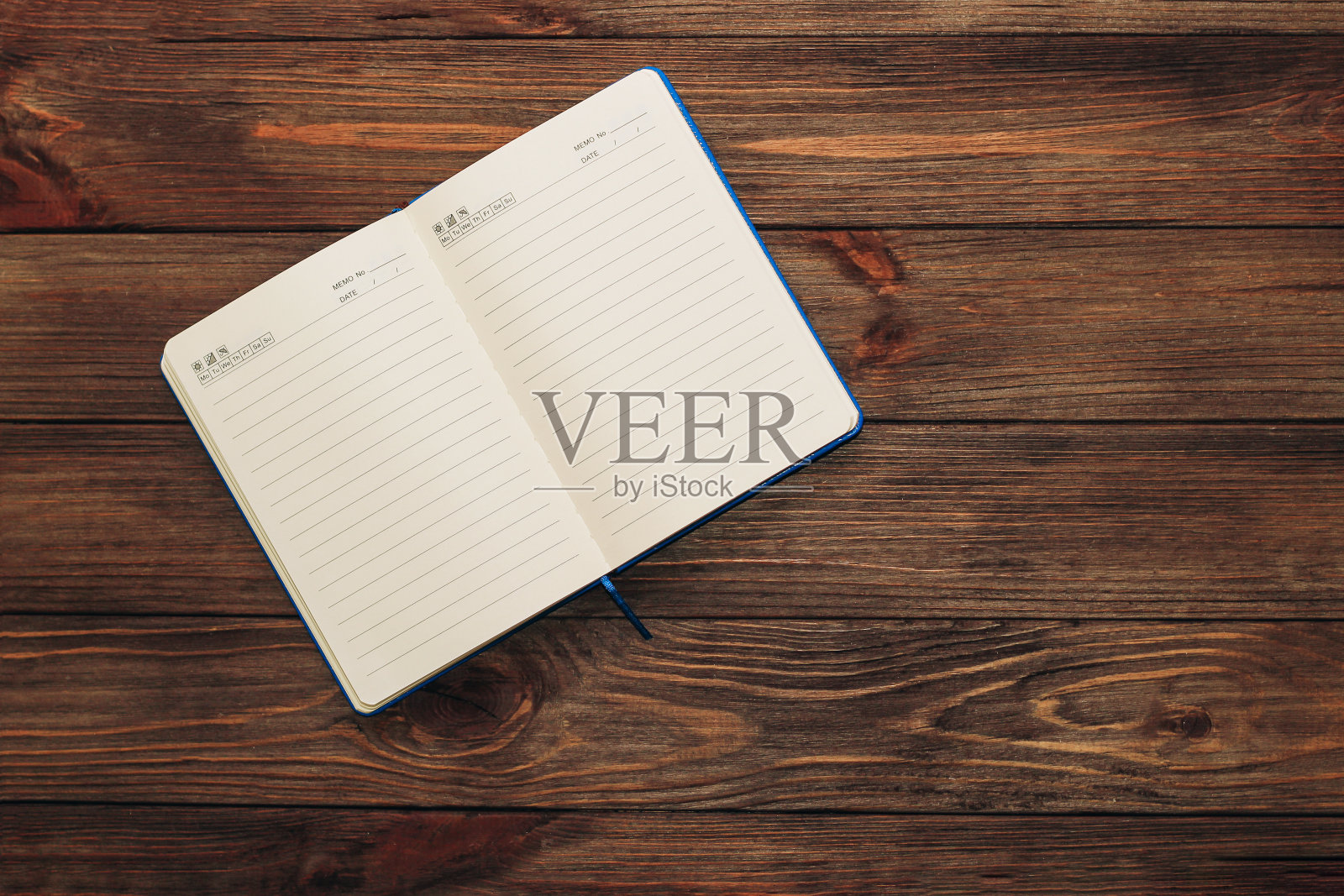 打开笔记本日记，行写，方便时间管理，有文字空间照片摄影图片