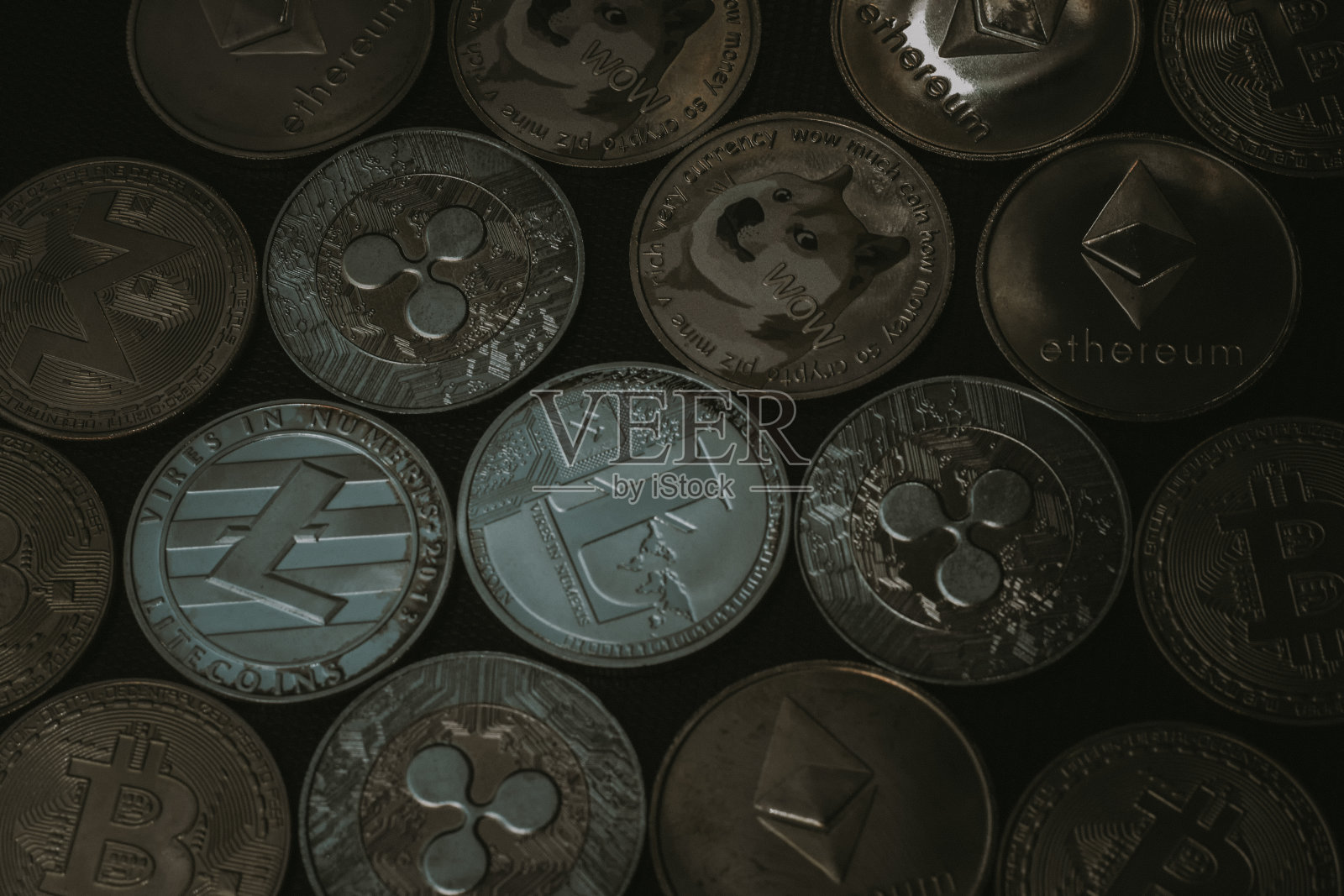 比特币和山寨币照片摄影图片