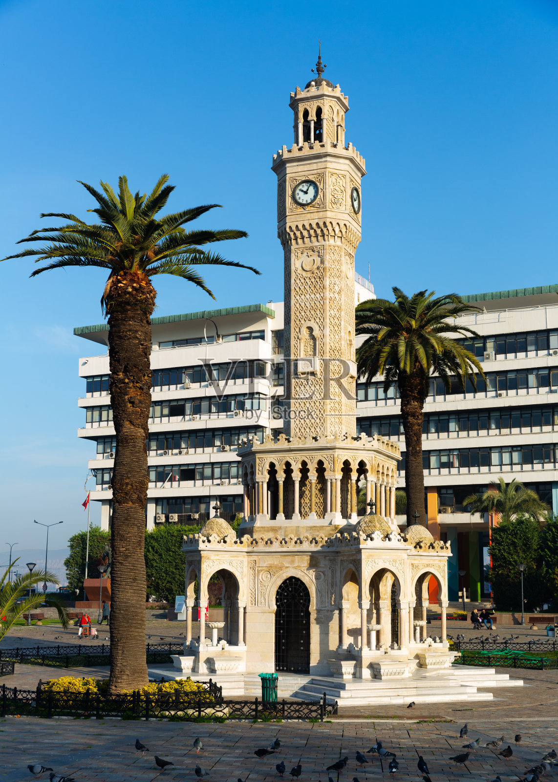 土耳其伊兹密尔——2021年1月4日:科纳克广场(Konak Meydani)上的Saat Kulesi(钟塔)的建筑细节。火鸡照片摄影图片