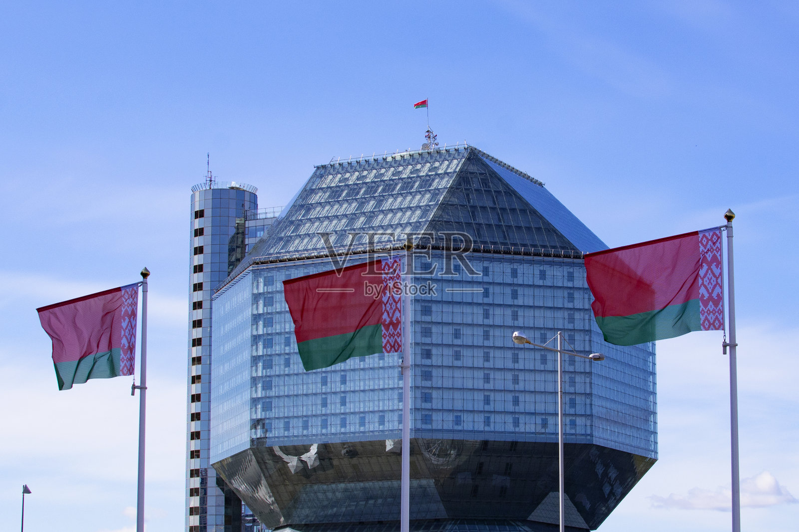 白俄罗斯明斯克——2022年4月26日:白俄罗斯国家图书馆——全名为国家机构——白俄罗斯国家图书馆是白俄罗斯主要的通用科学图书馆照片摄影图片