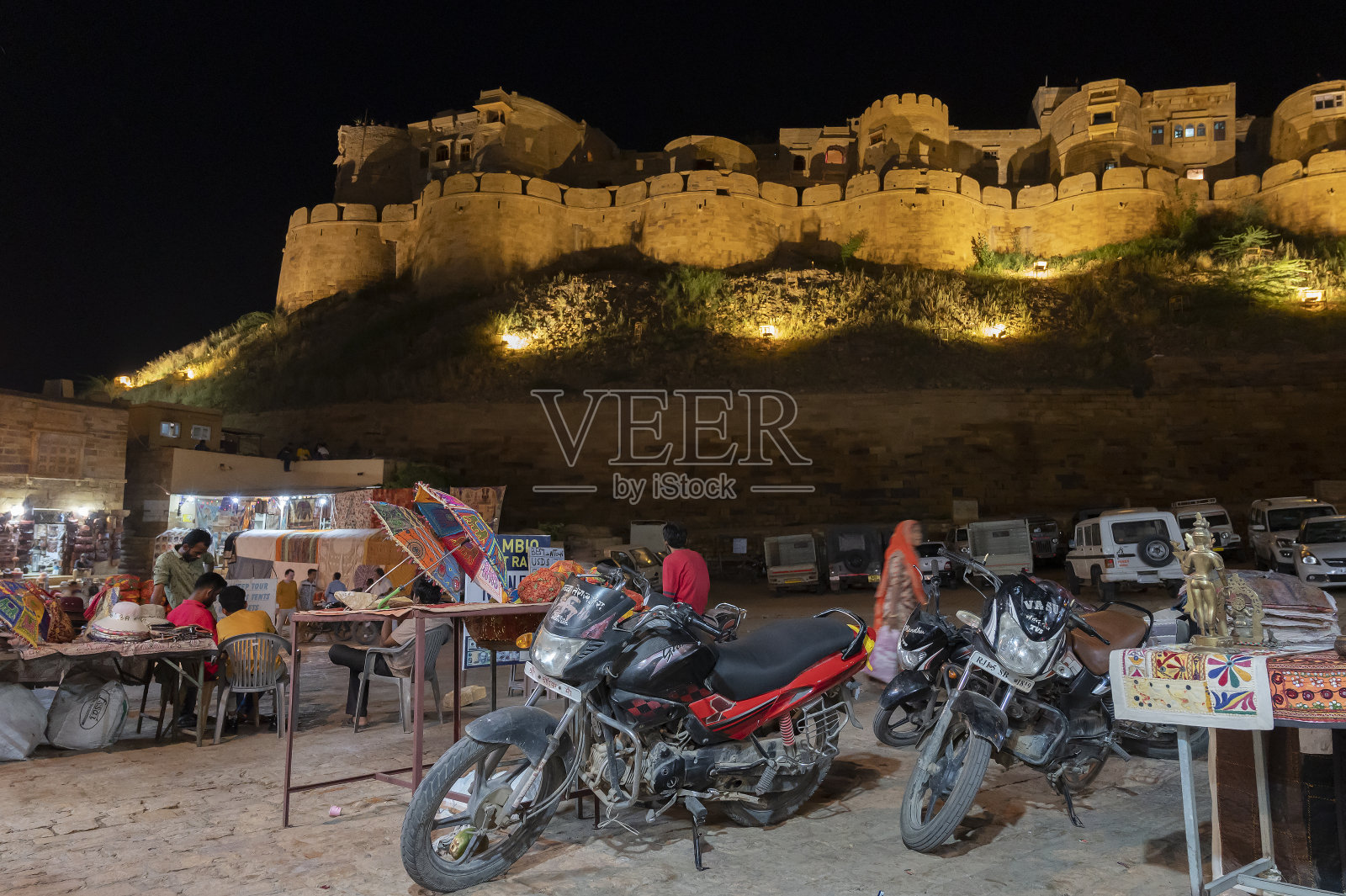 下午的阳光下，用黄色砂岩建造的Jaisalmer Fort或Sonar Quila or Golden Fort。联合国教科文组织世界遗产塔尔沙漠。照片摄影图片